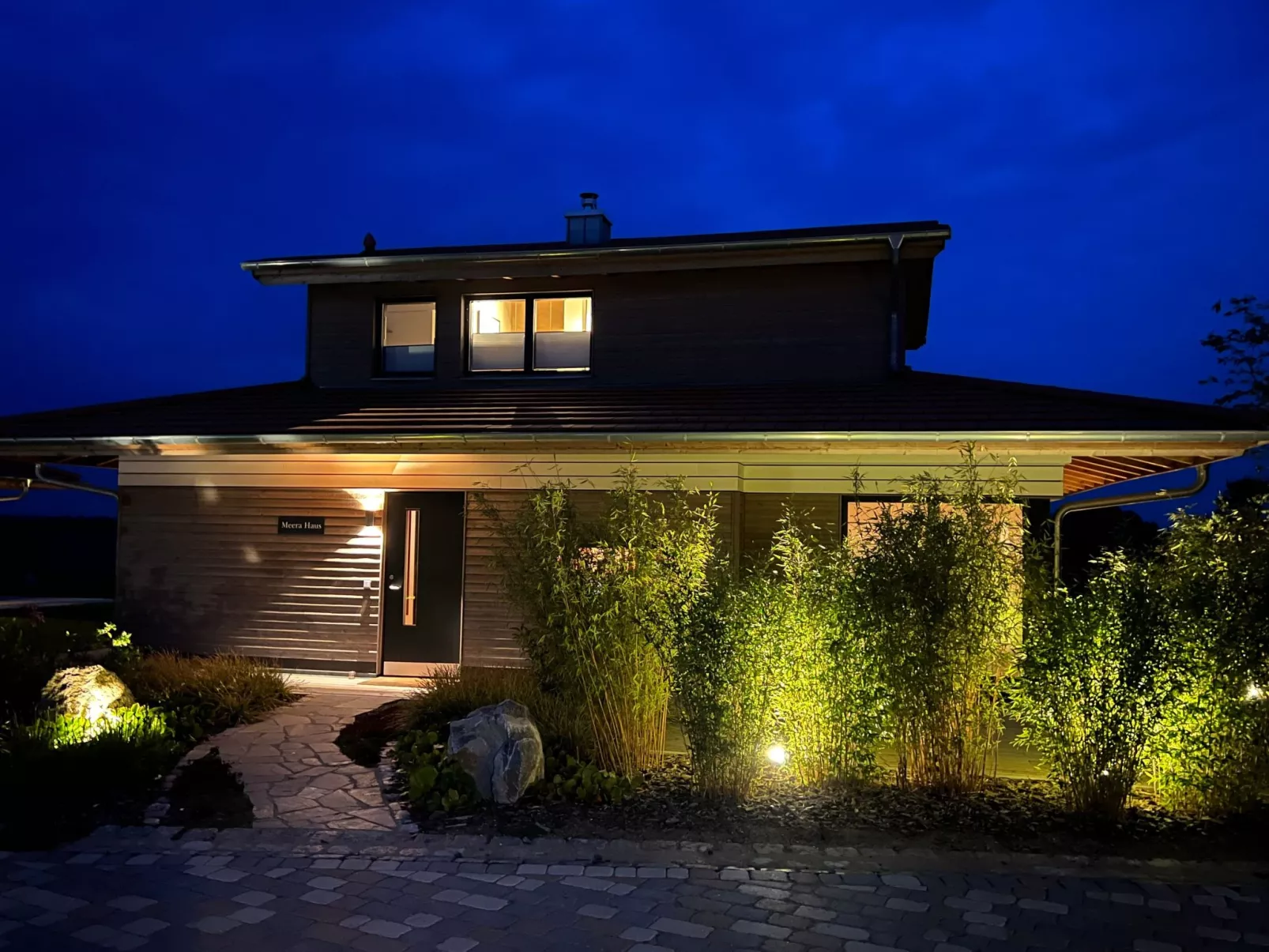 Meera Bio Holzhaus-Draußen