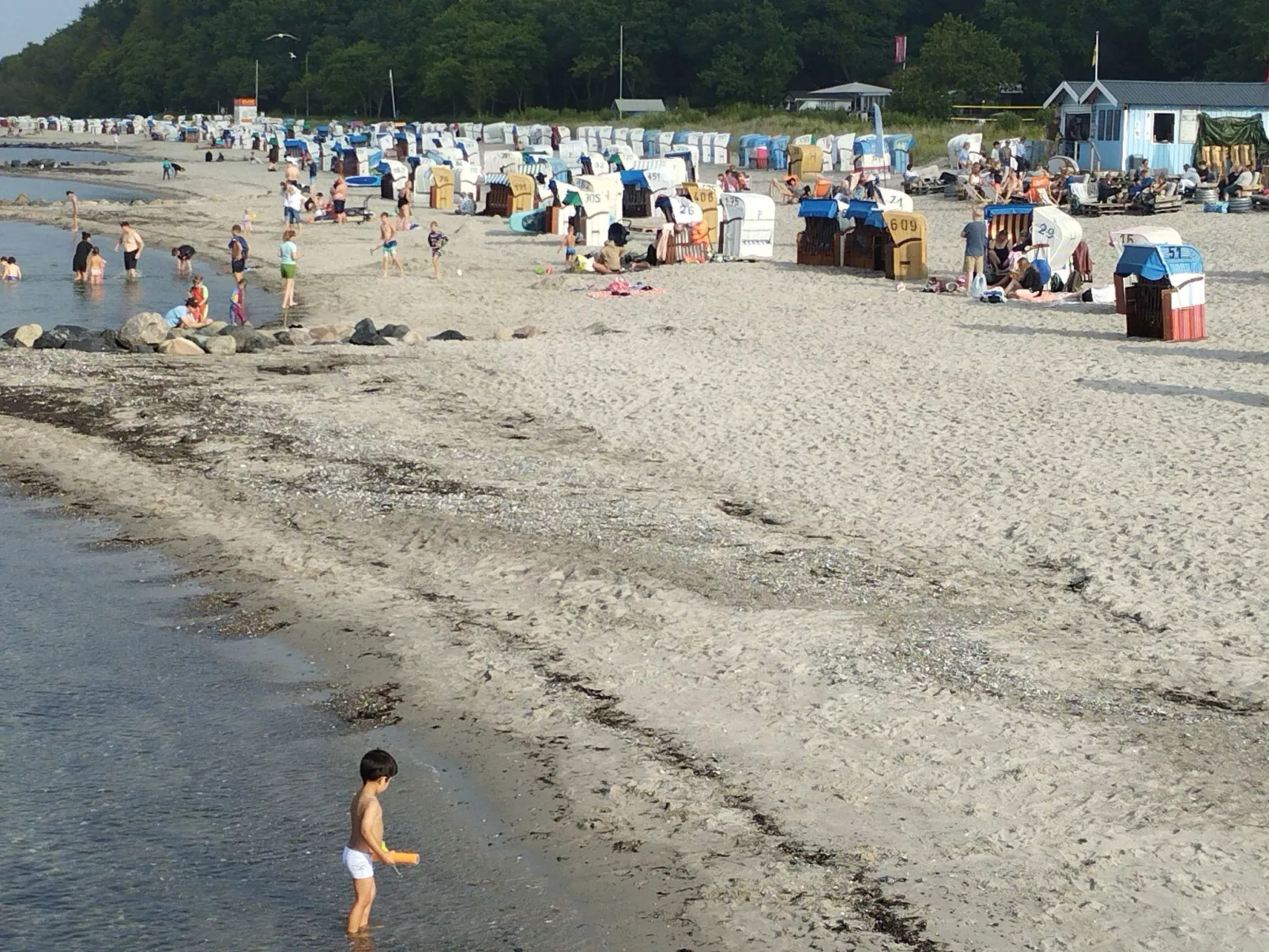 Strandnahe Ferienwohnung mit Gartenterrasse-Image-tags.info