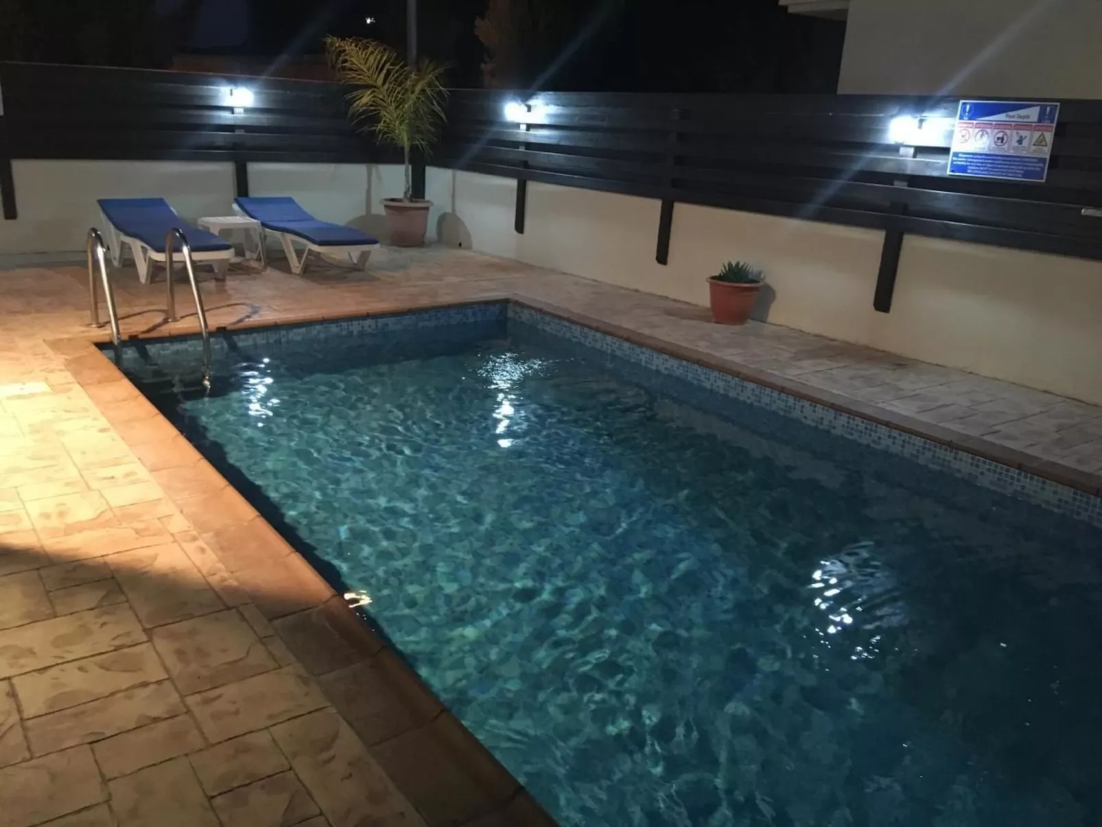 "Palmenvilla" mit privatem Balkon-Dehors