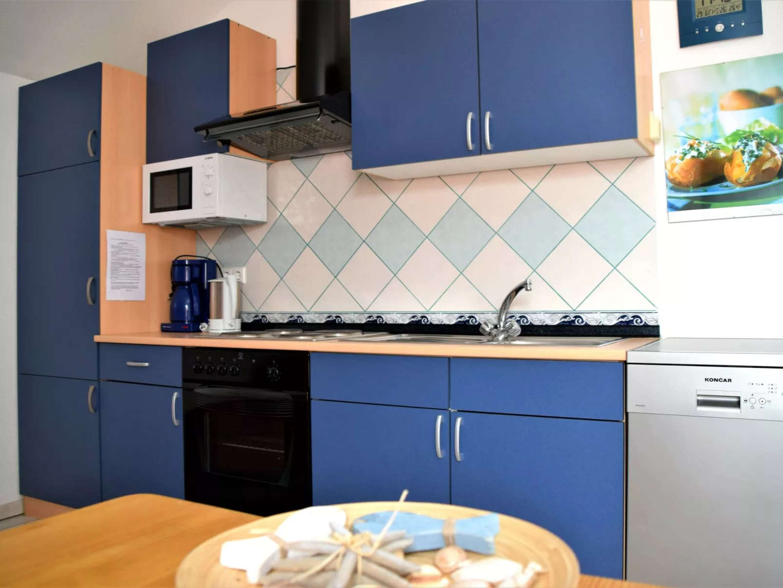 Für vier Personen mit Balkon im ersten Obergeschoss gelegen-Inside