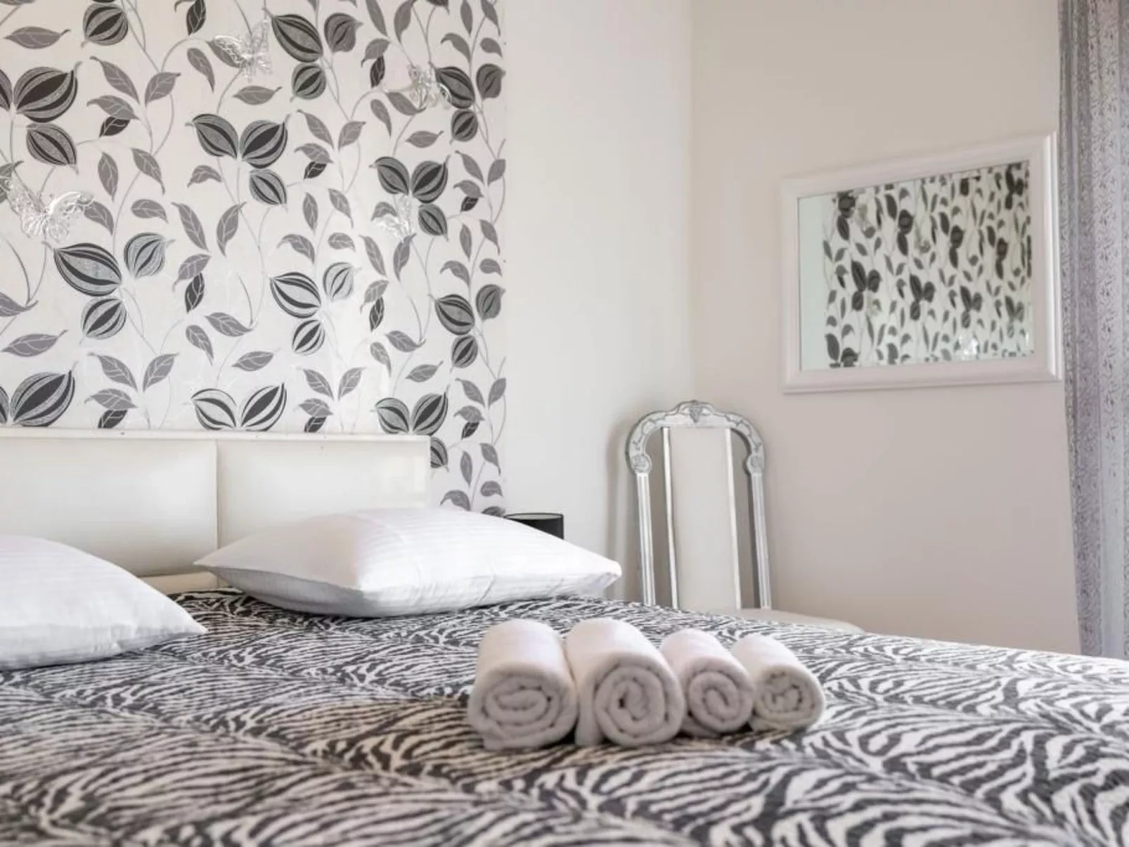 Coastal Comfort Apartment Teilen Speichern-Inside