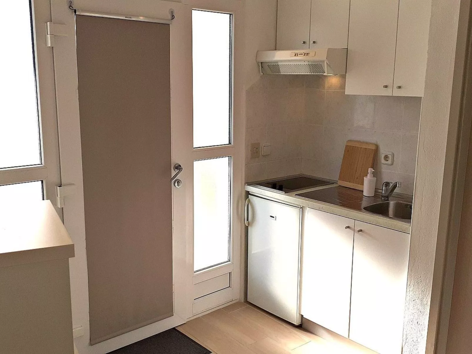 Wohnung mit Balkon und Meerblick in Strandnähe-Drinnen