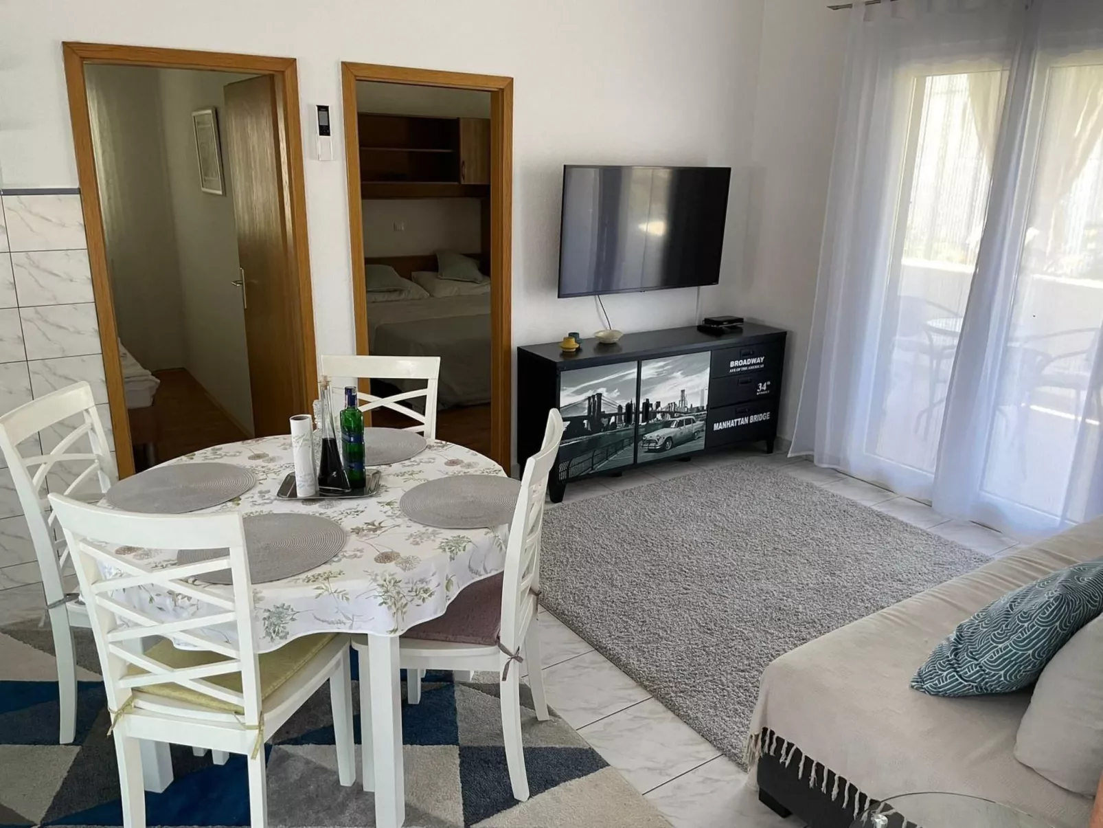 Wohnung "Ivka 1" mit Blick auf das Wasser-Dedans