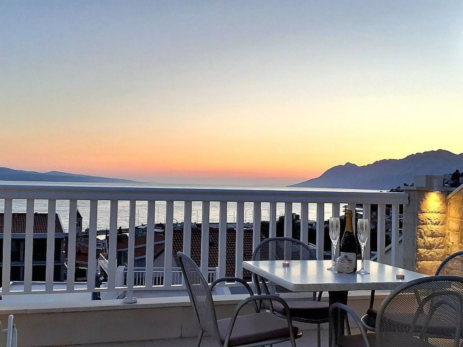 Schöne Ferienwohnung in Baska Voda mit Terrasse-Draußen