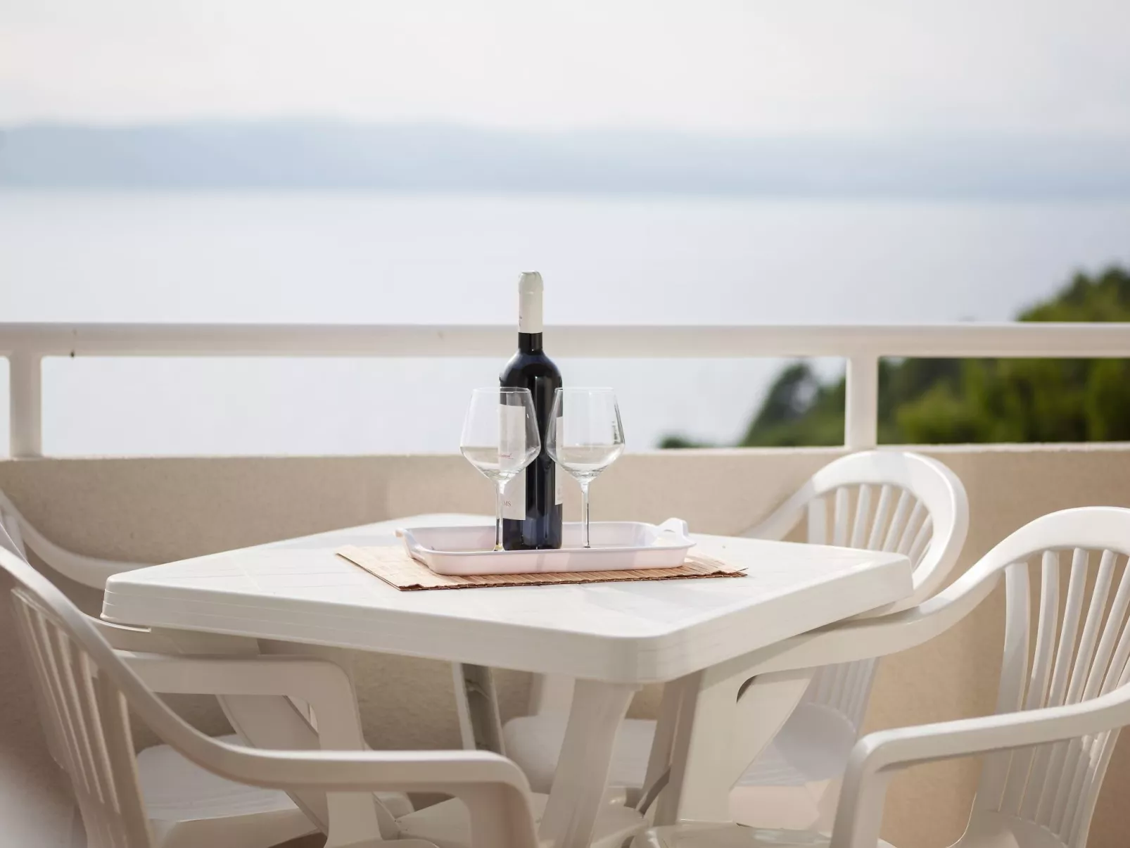 Wohnung mit Blick auf das Wasser-Draußen