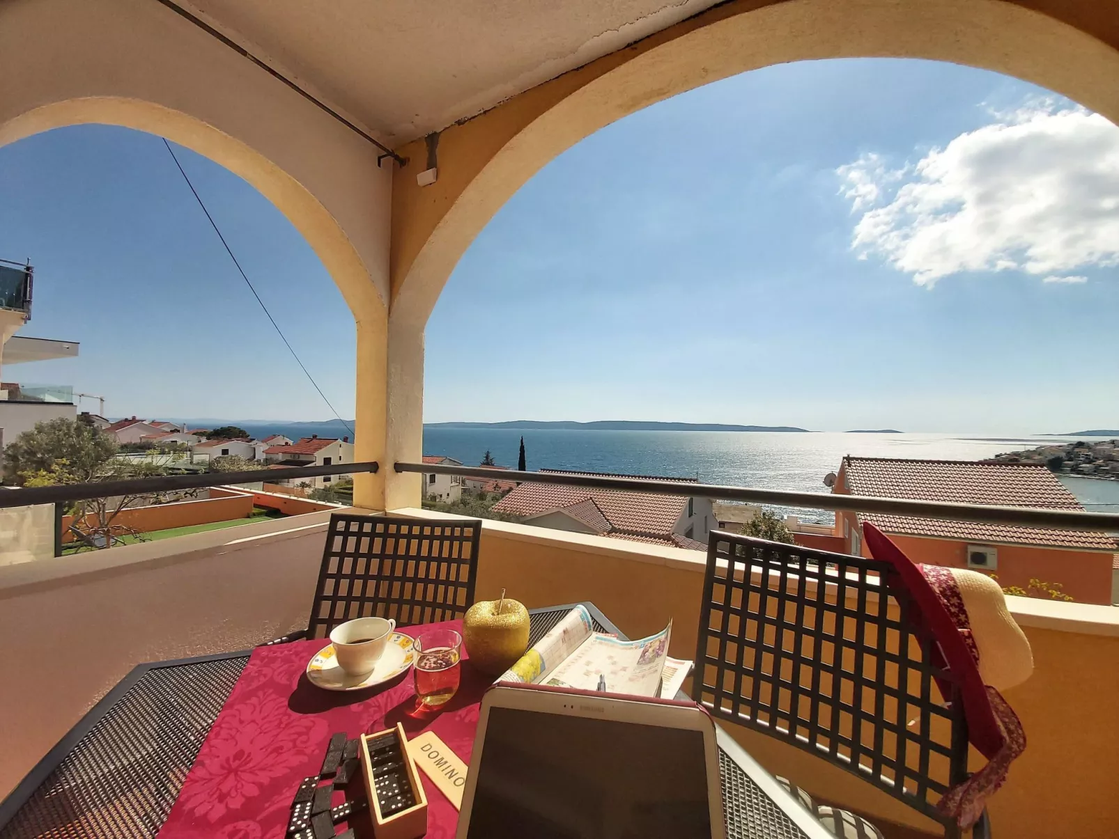 Beheiztes Schwimmbad, Familienappartement mit Meerblick-Dehors