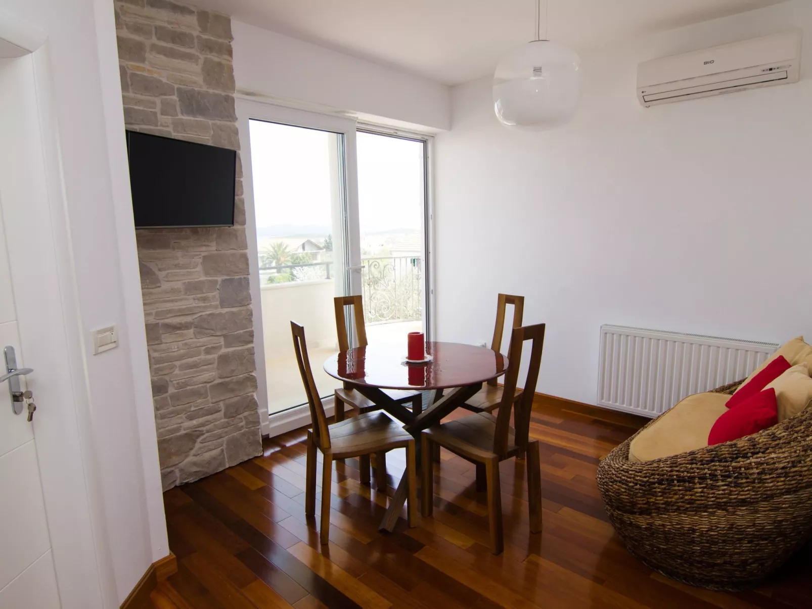 Wohnung für 4 Personen mit Pool-Drinnen