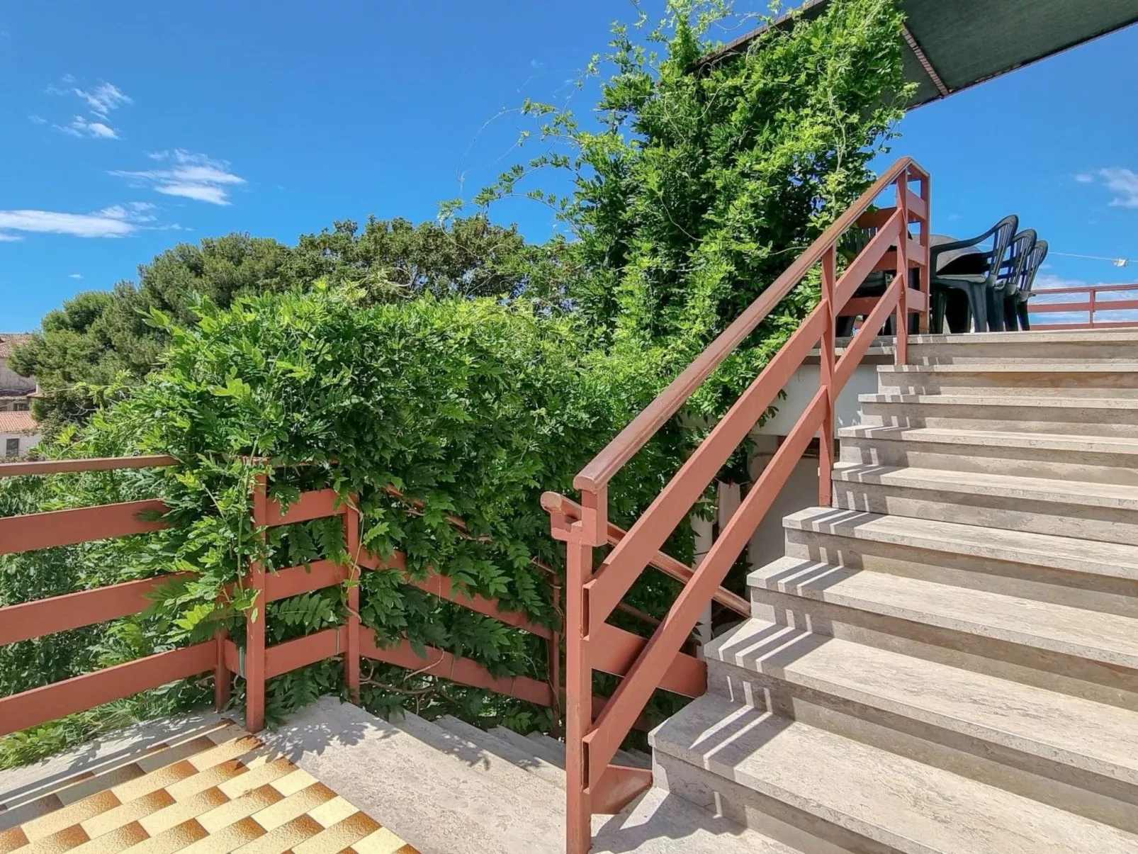 "Davor 8" direkt am Strand-Draußen