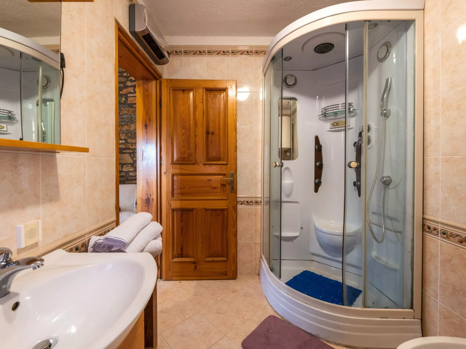 Apartment Larca-Dedans