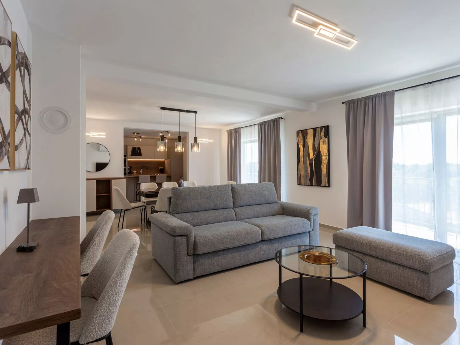 "Luxuriöse App. mit Pool"-Image-tags.info