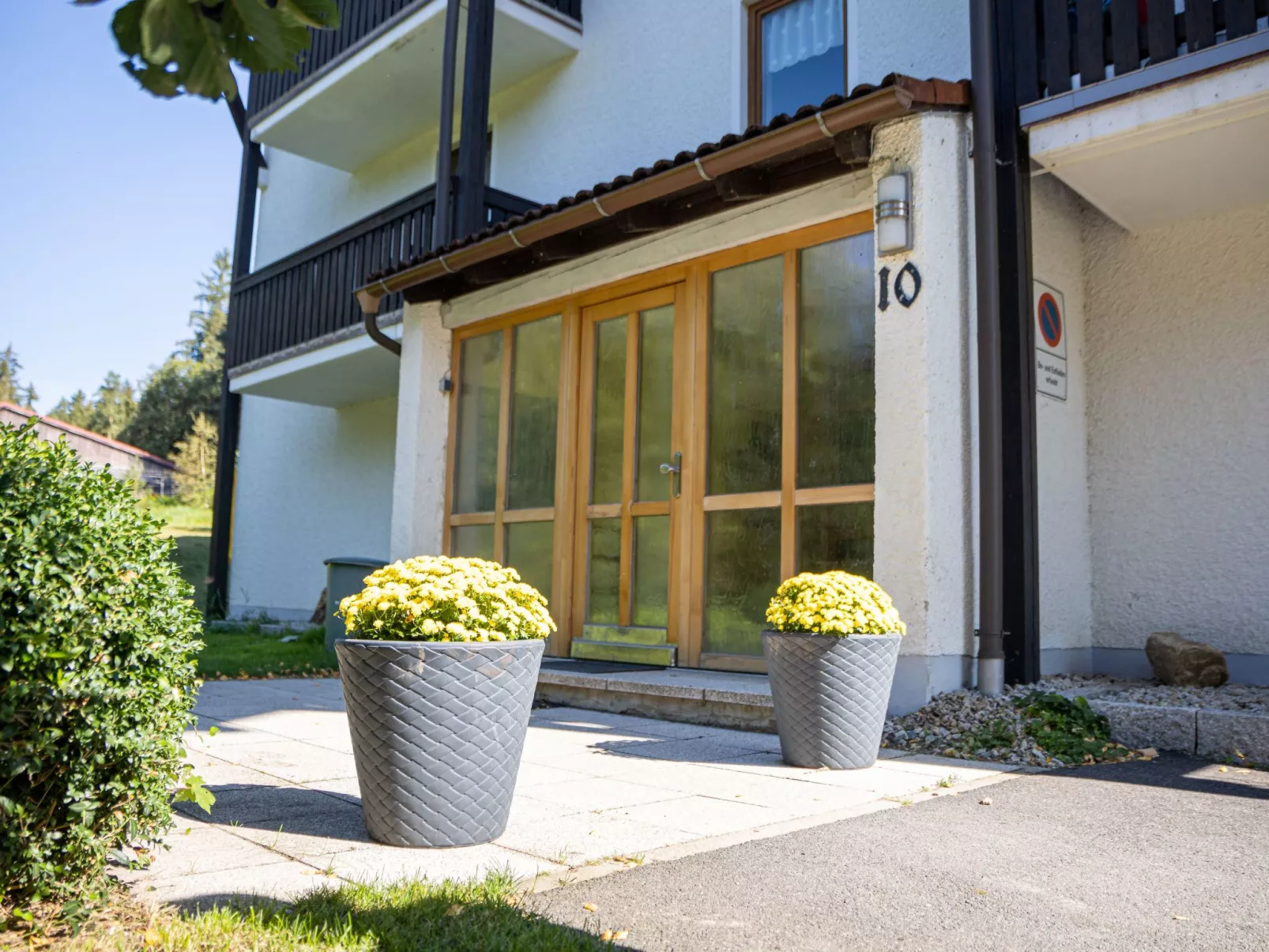 Mit zwei Schlafzimmern und Terrasse-Draußen