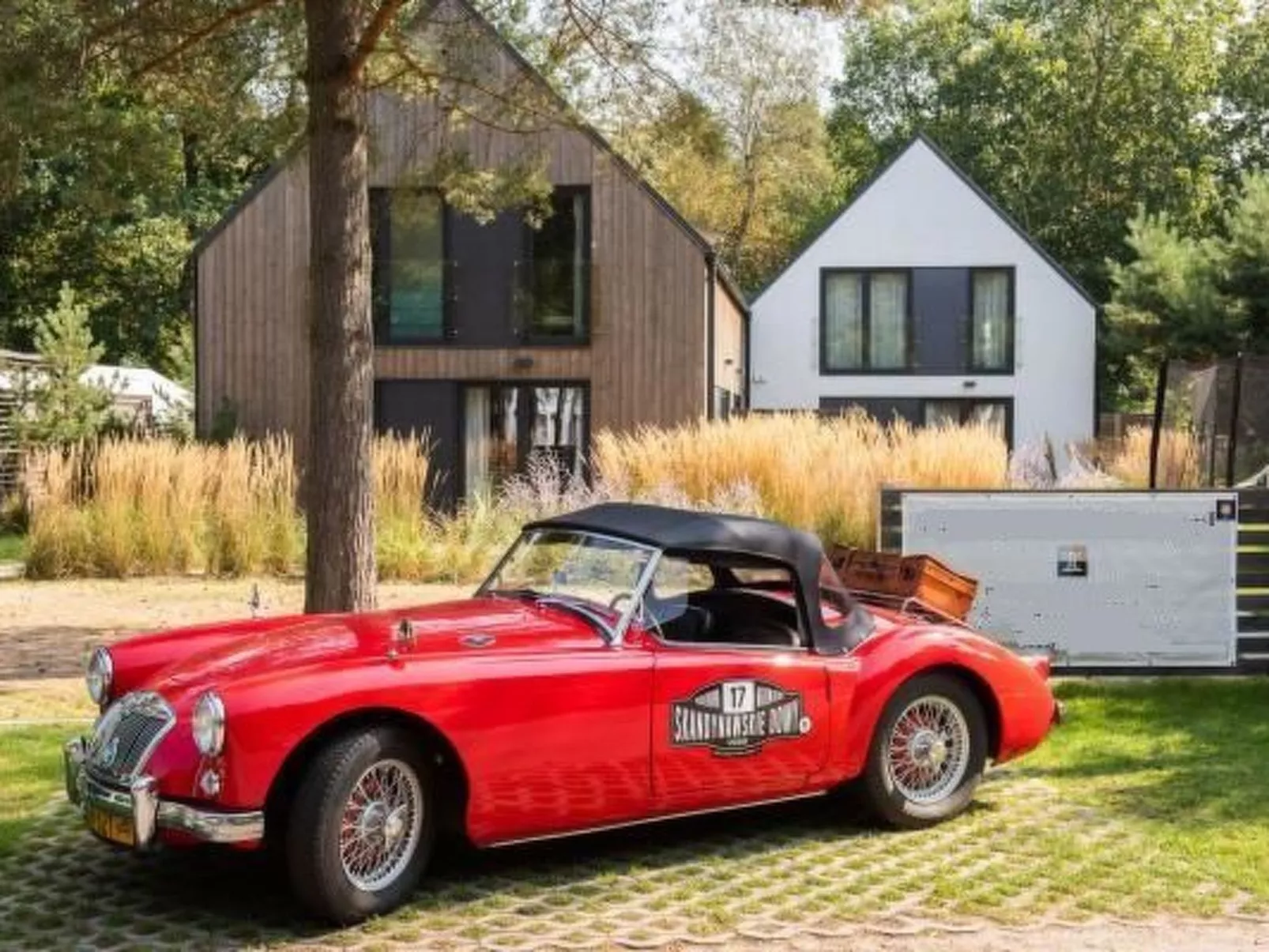 Mit privater Terrasse-Outside