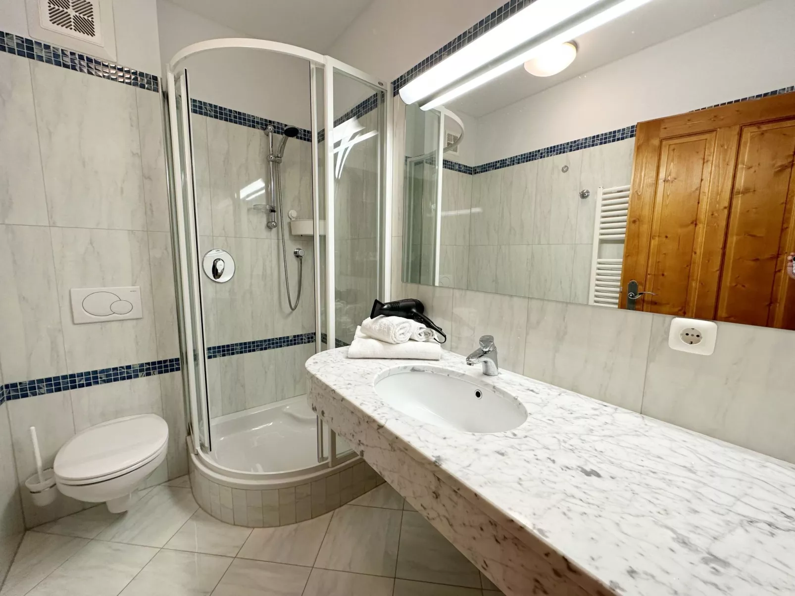 Wasserfal top 2-Inside