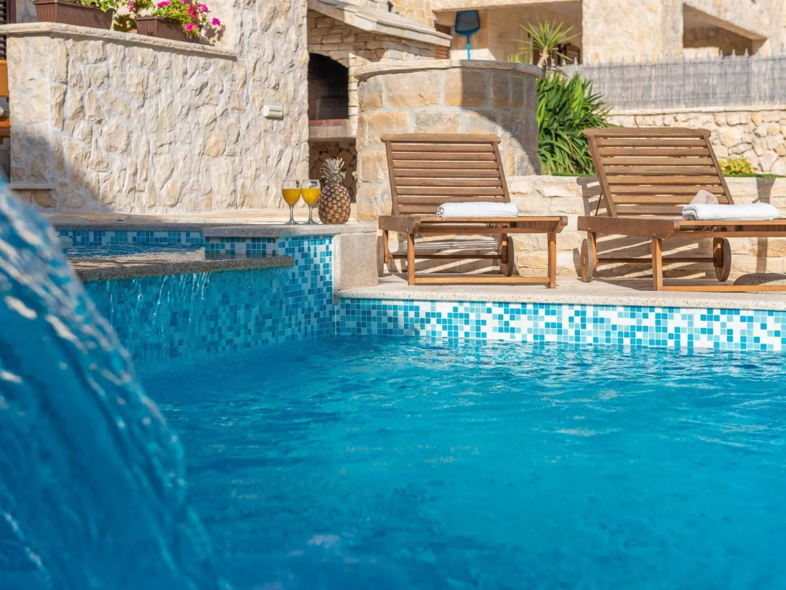 Villa Kirsten mit beheiztem Pool - von TA Leut Agency-Draußen