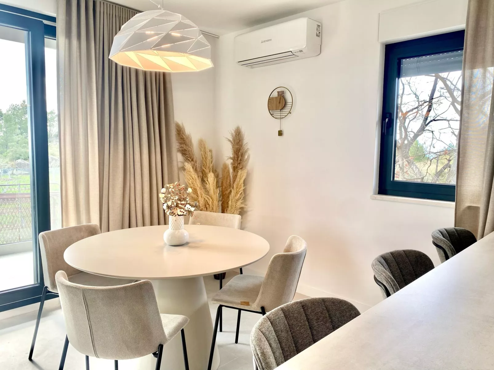 Villa mit beheiztem Infinity-Pool und Massagedüsen-Dedans