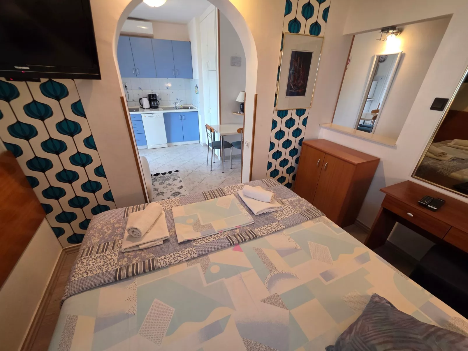 Appartement mit Balkon - gemeinsamer Pool und Terrasse-Drinnen