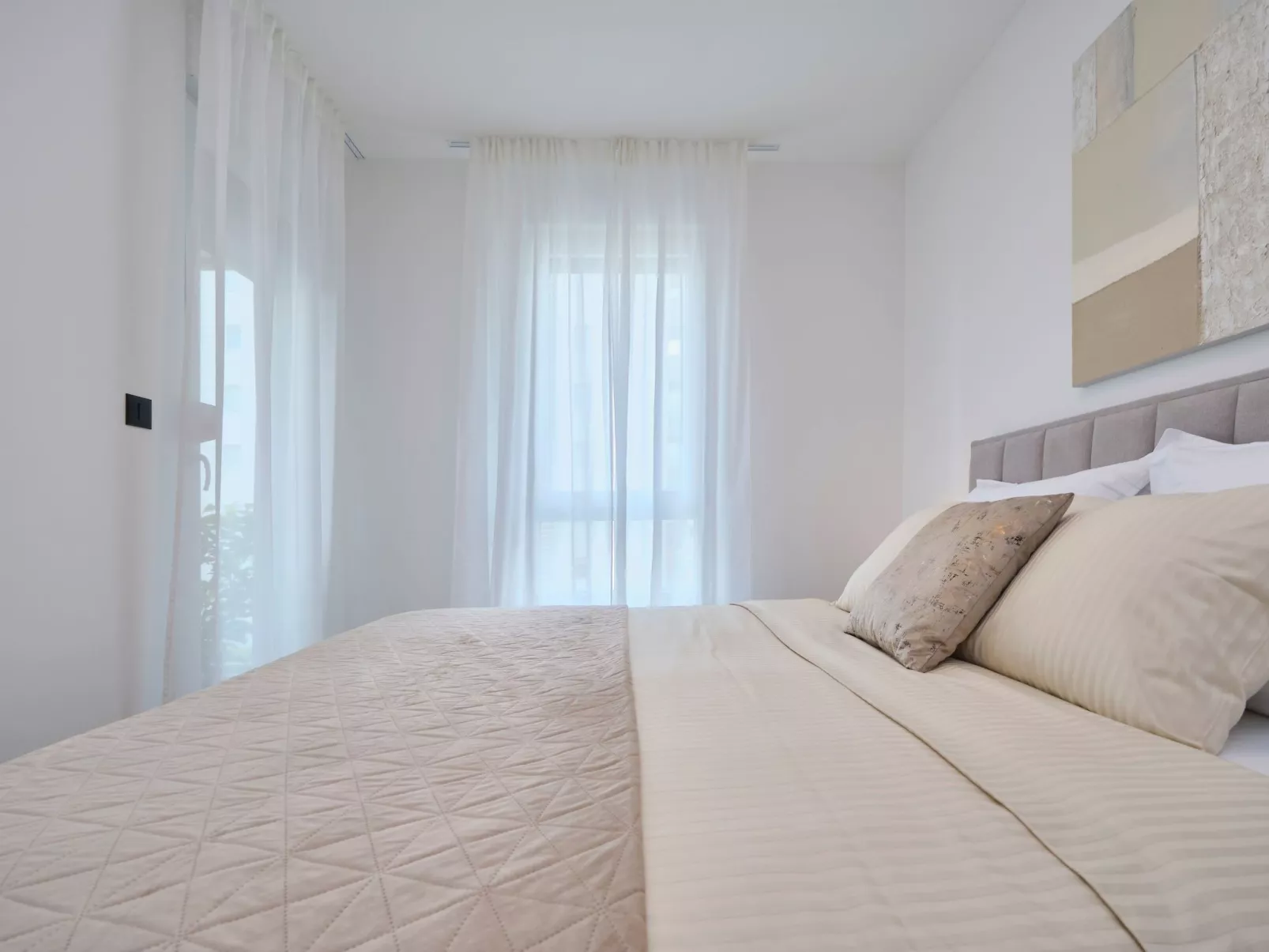 "Splitful Apartment" - Dedans