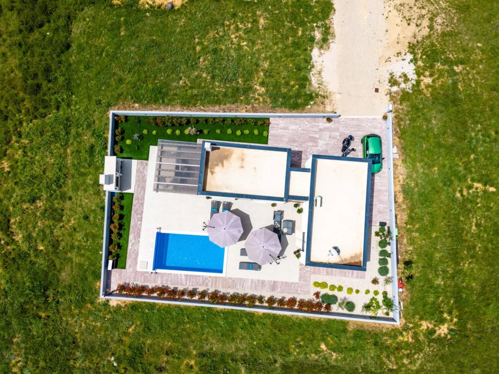 Villa mit beheiztem Pool - von TA Leut Agency-Draußen