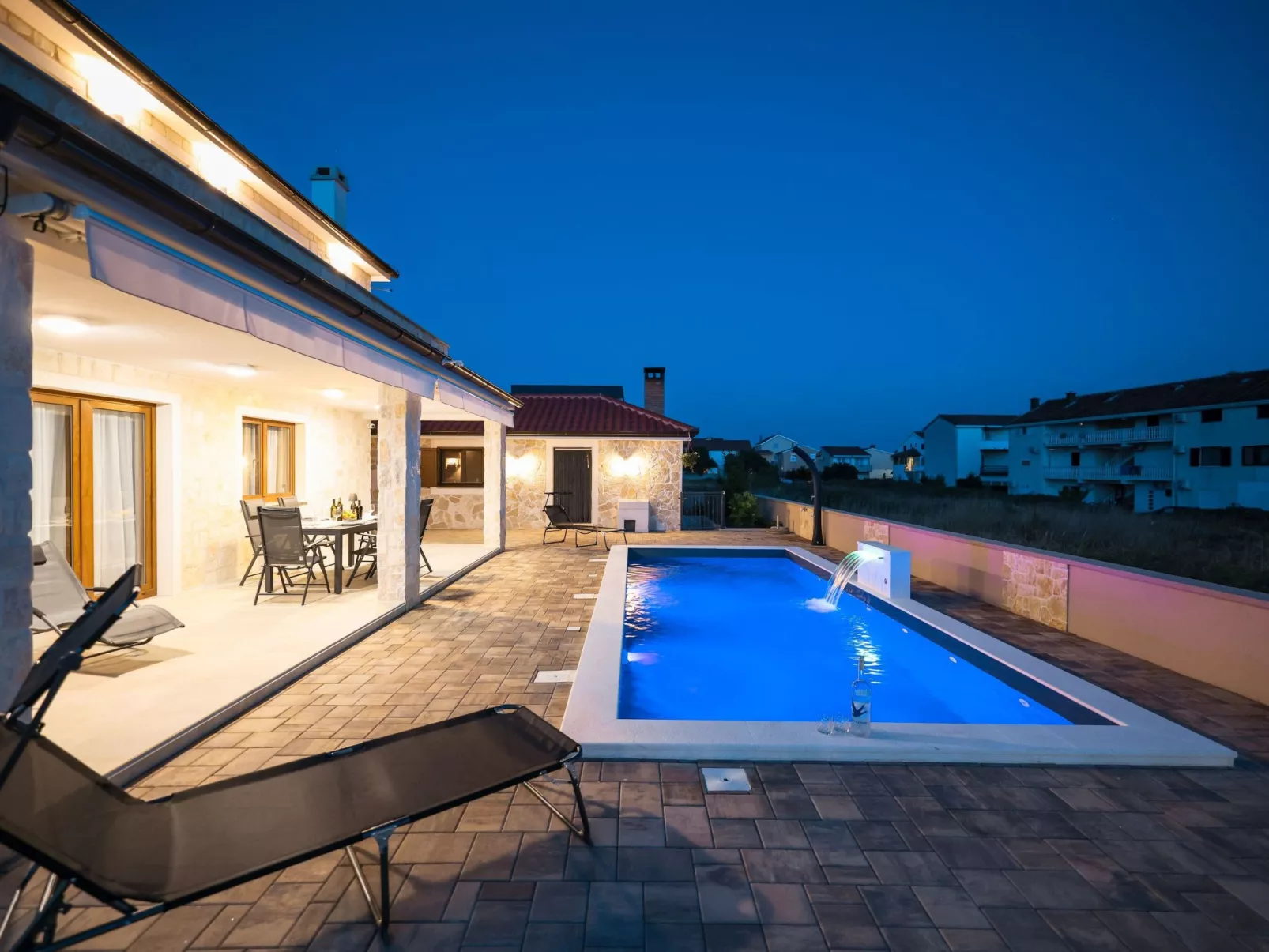 Villa mit beheiztem Pool in der Nähe des Meeres-TA Leut Agency-Outside