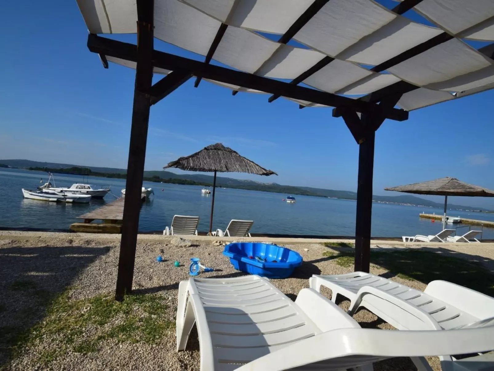 In Turanj mit Grill und Terrasse-Draußen