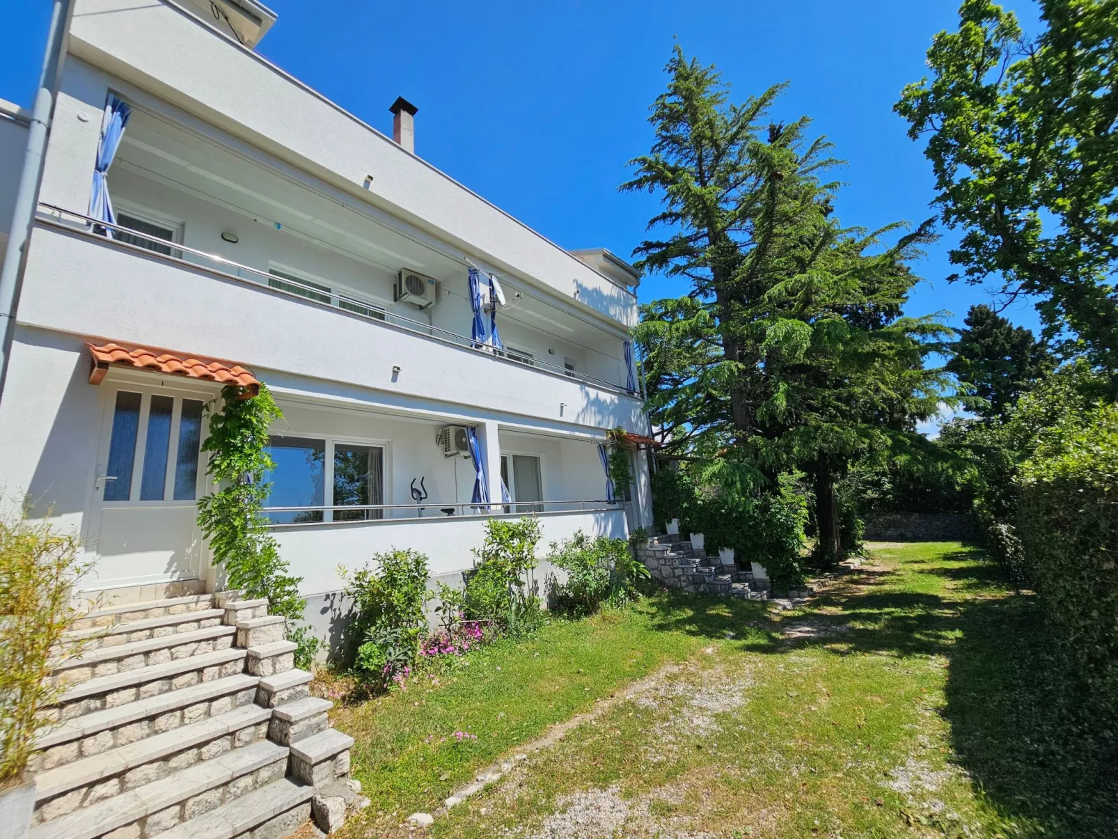 Appartement mit Balkon und Meerblick-Dehors