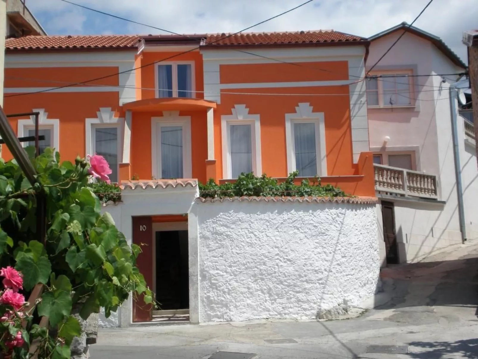 Appartement mit Balkon und Meerblick-Image-tags.info