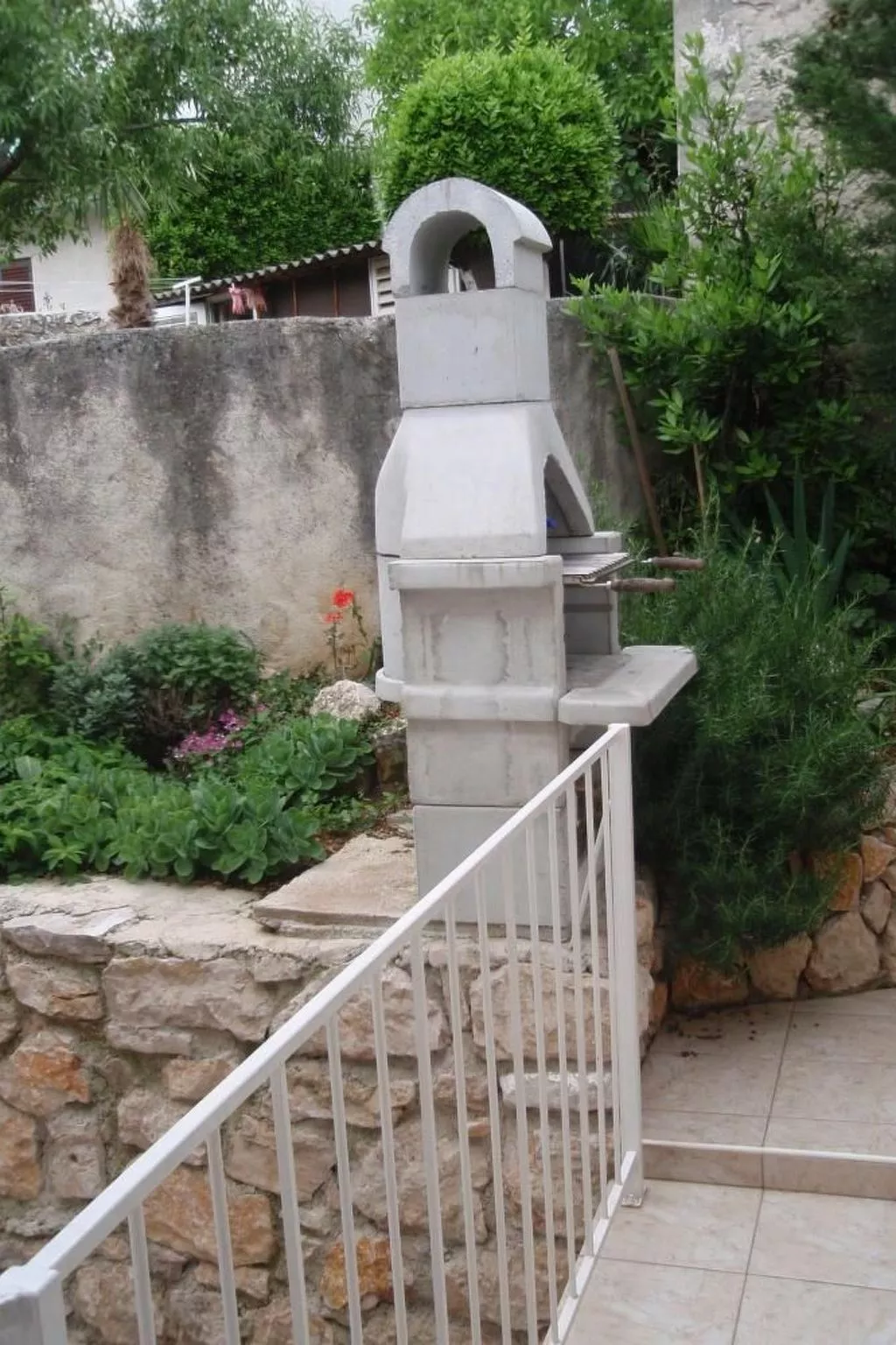 Wohnung für 3 Personen mit Terrasse-Draußen