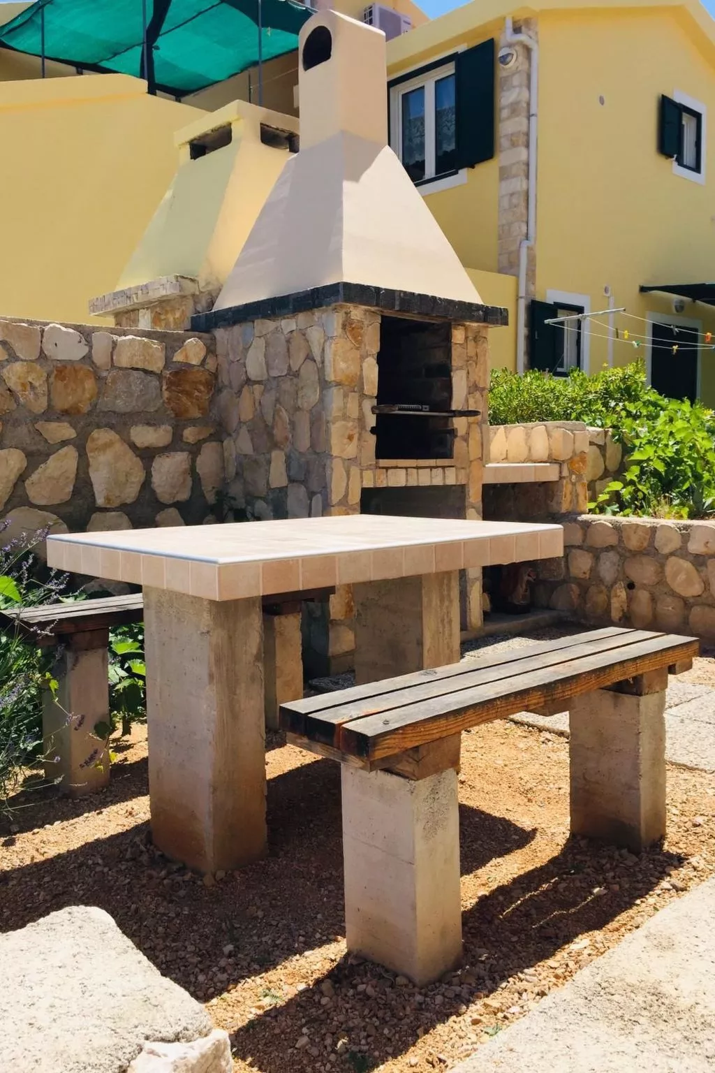 "Gubo1" mit Blick auf das Wasser-Draußen