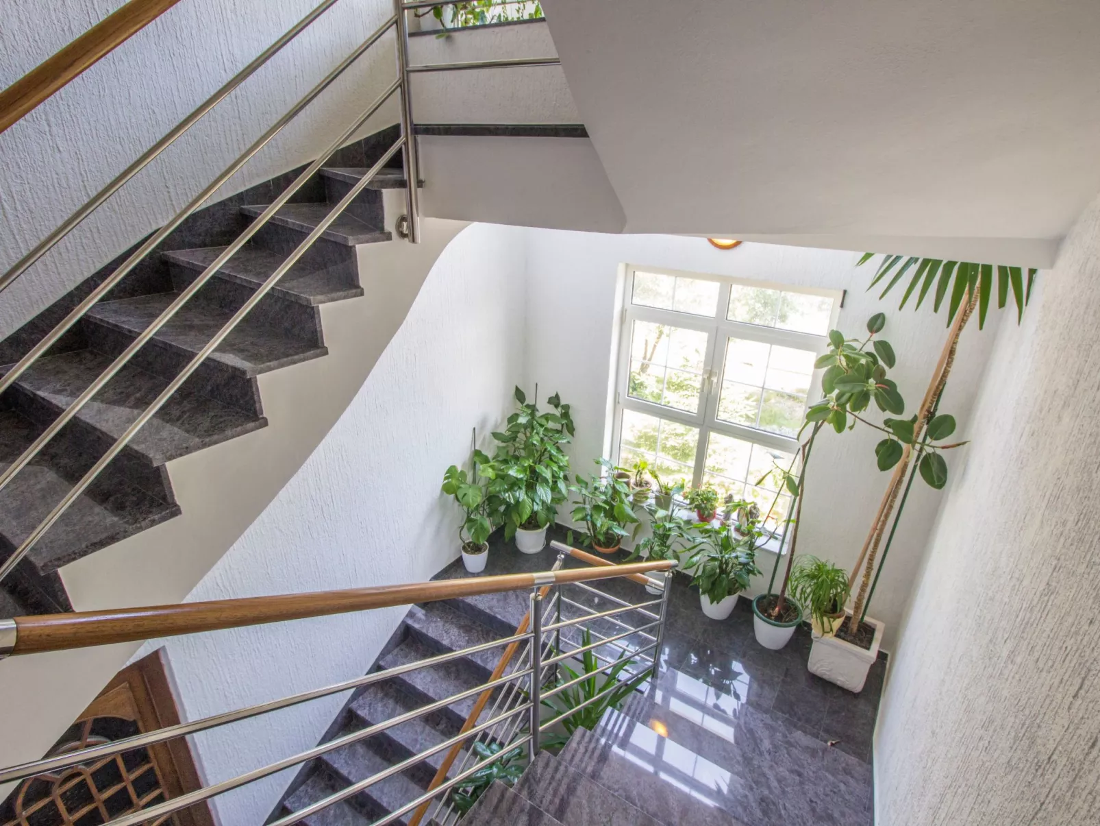 Mit Blick auf das Wasser-Inside