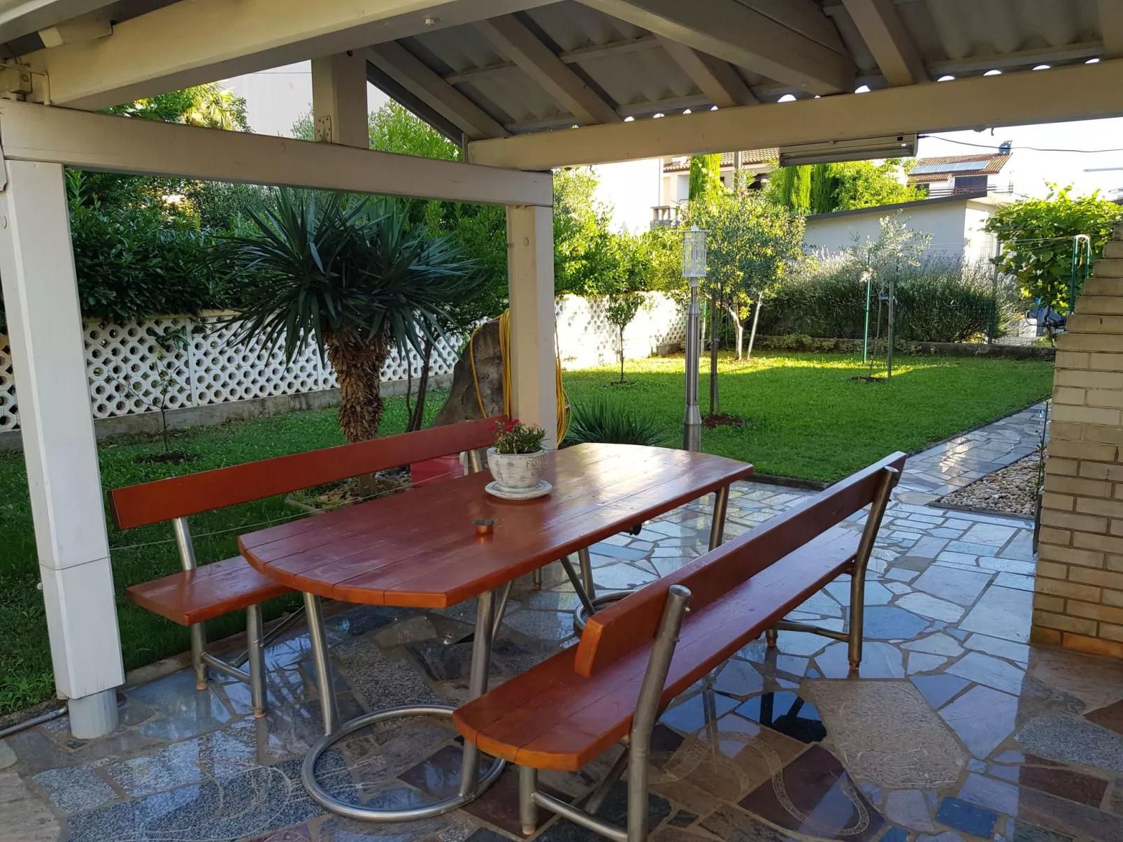 Wohnung Hama Komunela mit Garten und Stellplatz-Outside