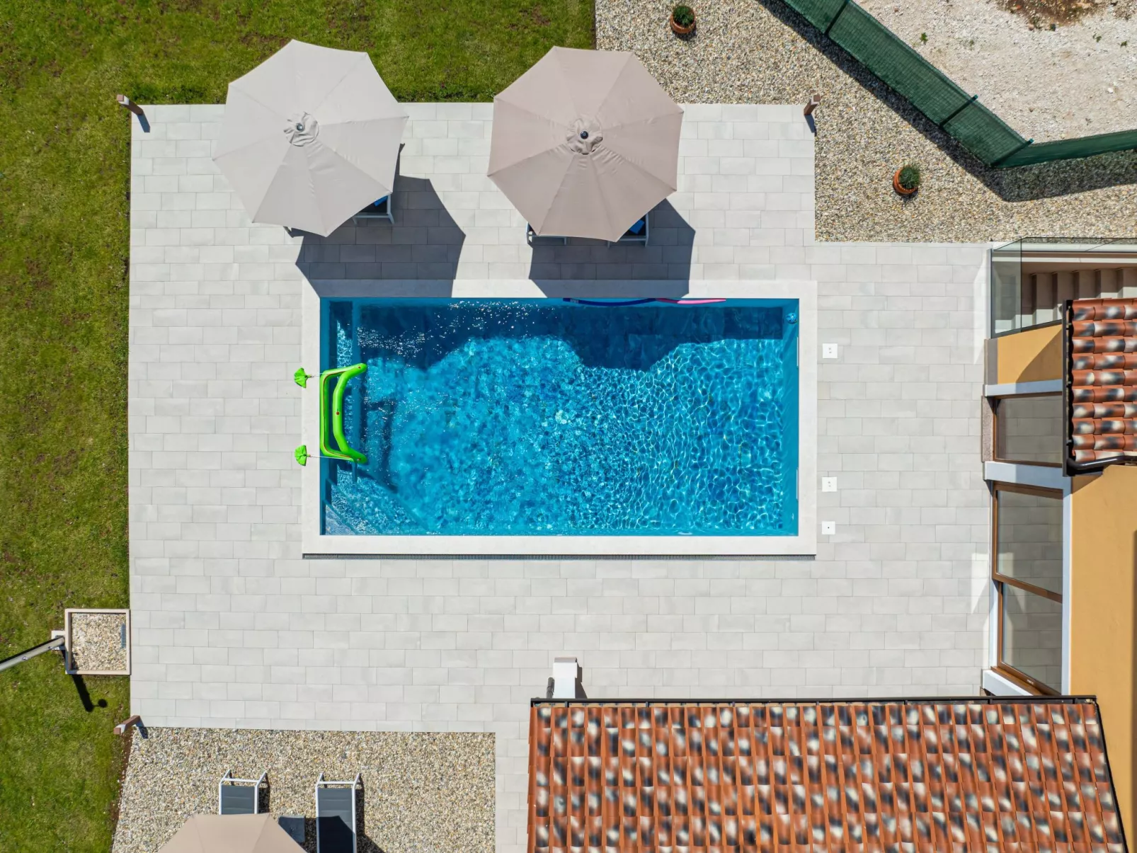 Luxuriöse Ferienvilla mit atemberaubender Aussicht-Image-tags.info