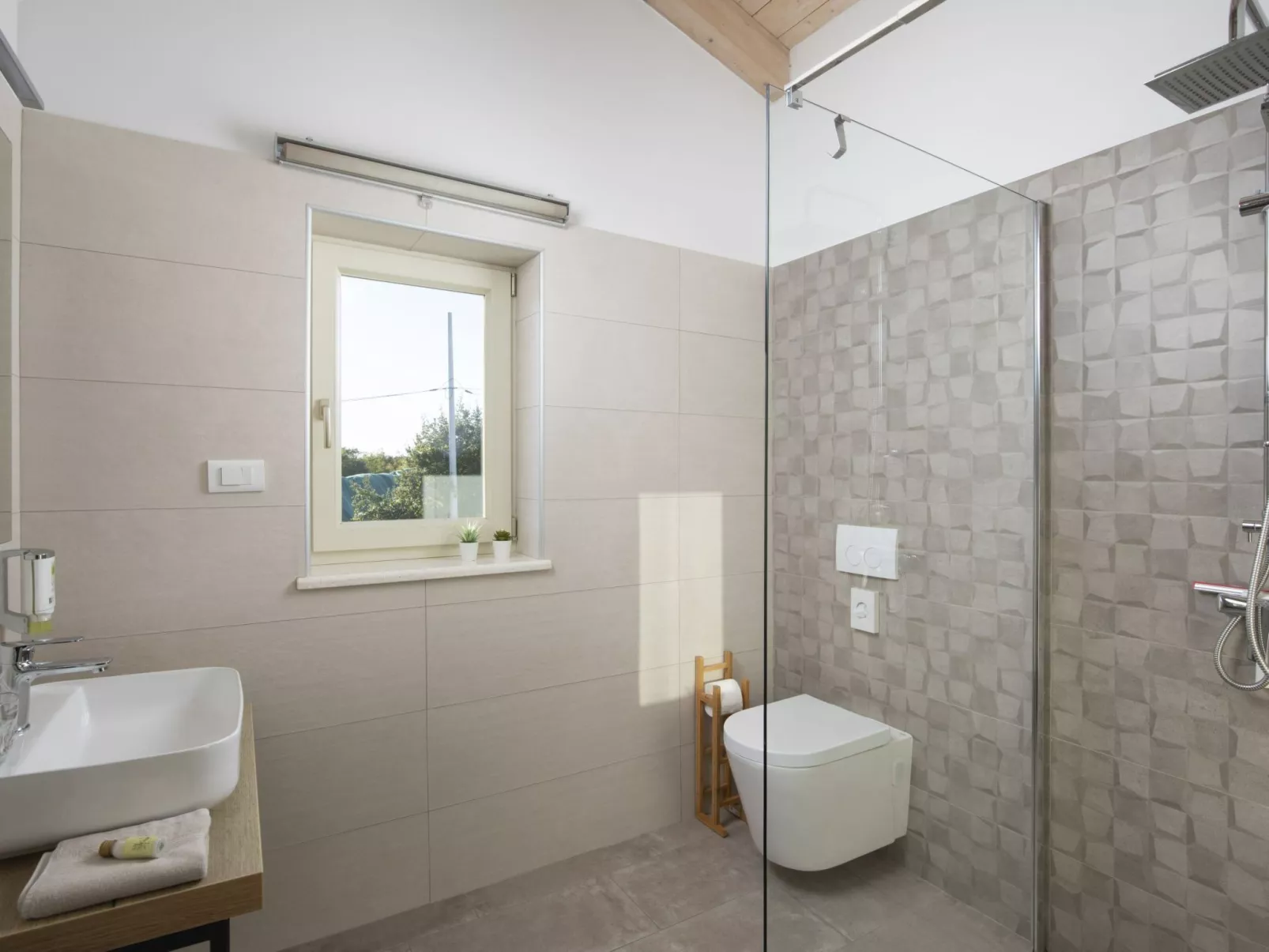 "Villa Matea" mit privatem Pool-Drinnen