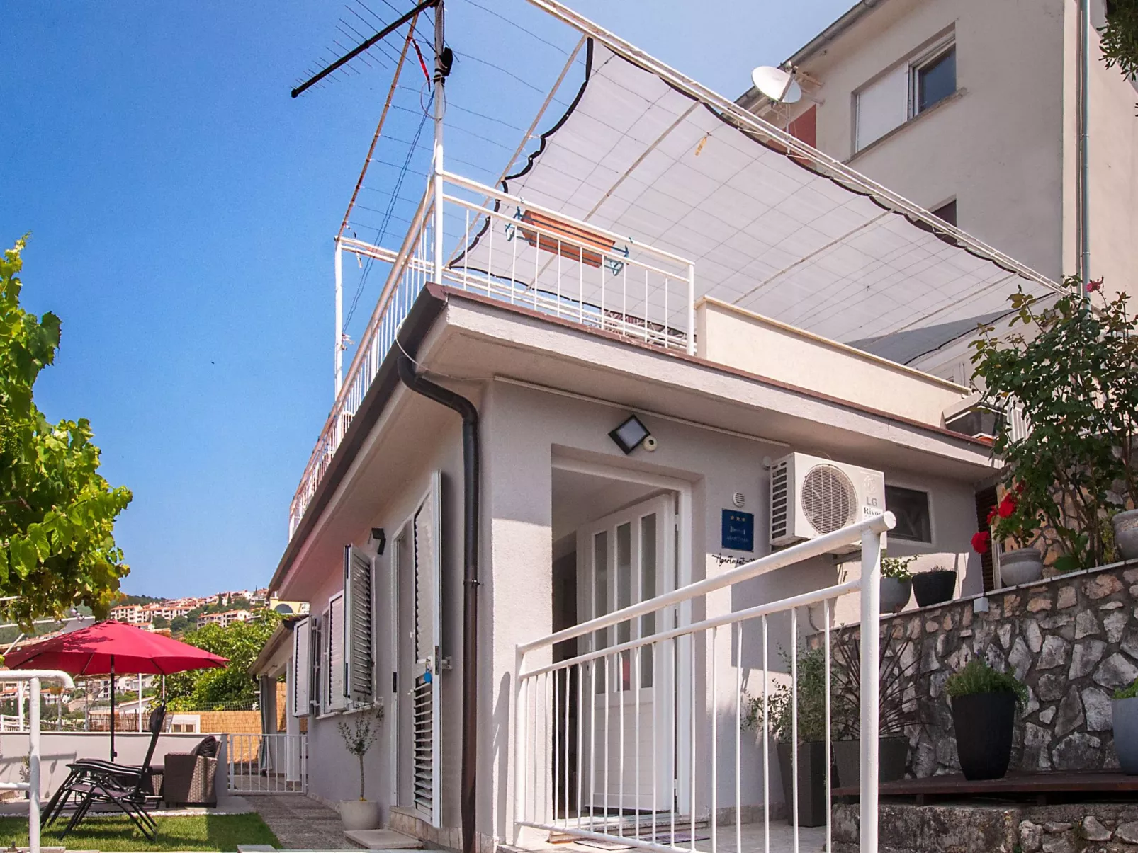 Wohnung "Portamar" direkt am Strand-Dehors