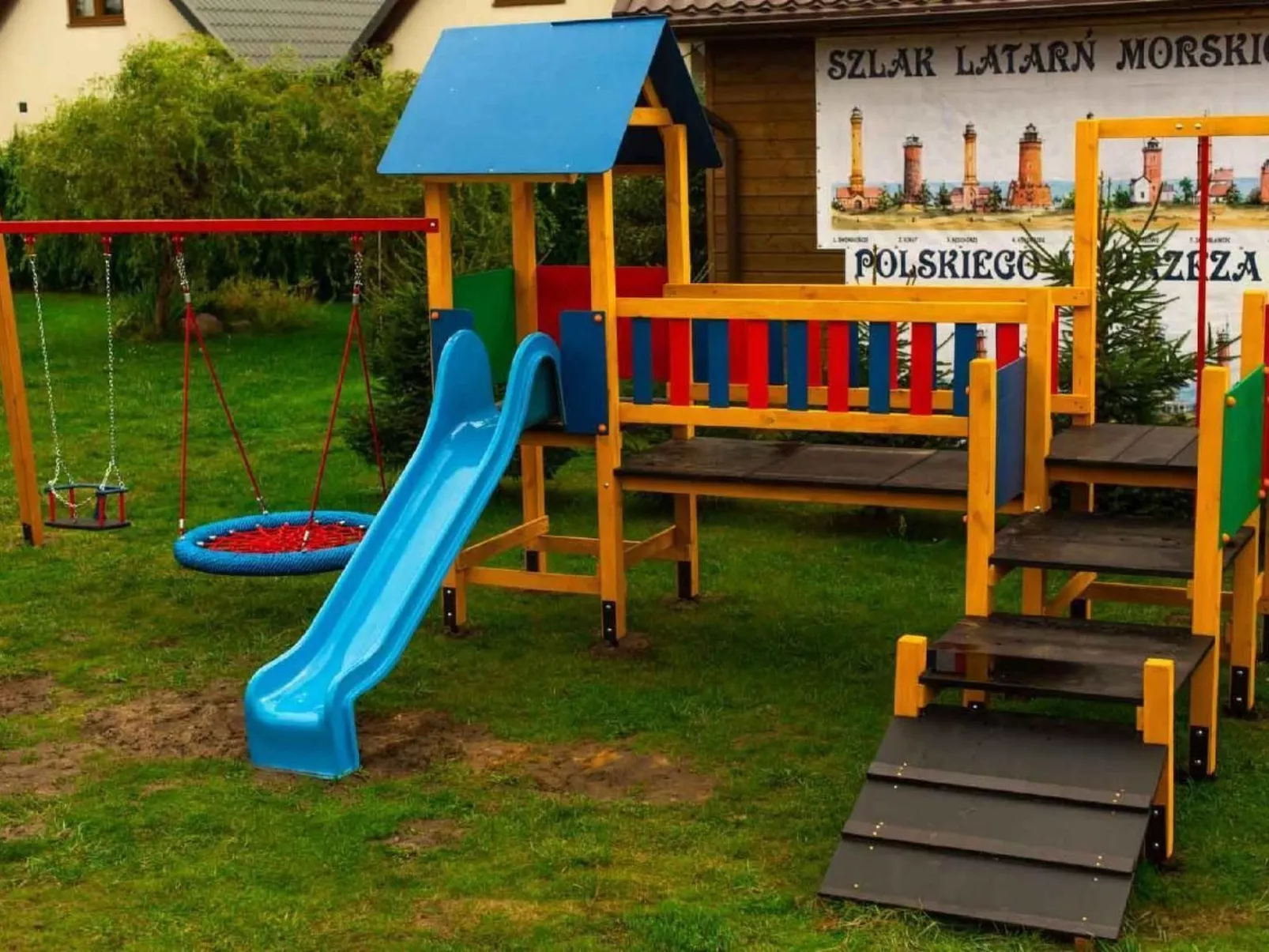 Modernes Ferienhaus in Biebrowo mit Grill, Garten und Terrasse-Dehors