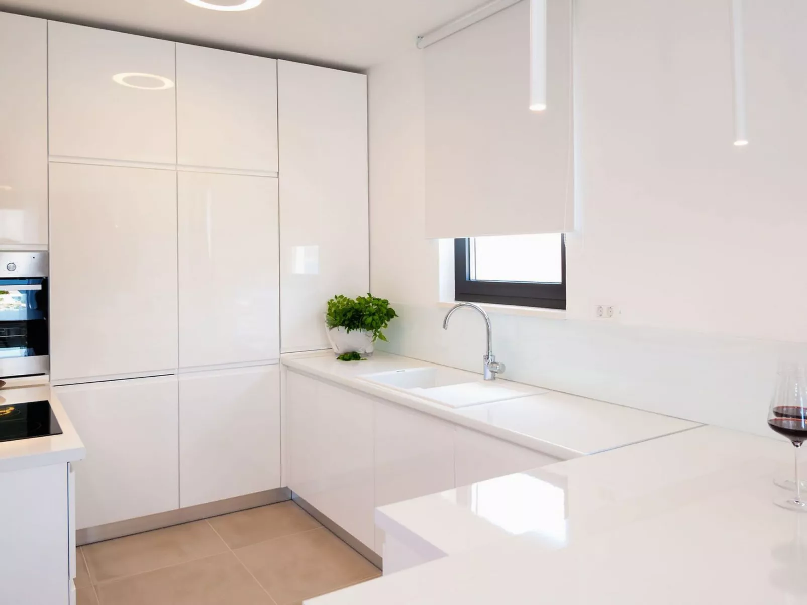 Luxuriöse Villa Rose am Strand mit Pool-Drinnen