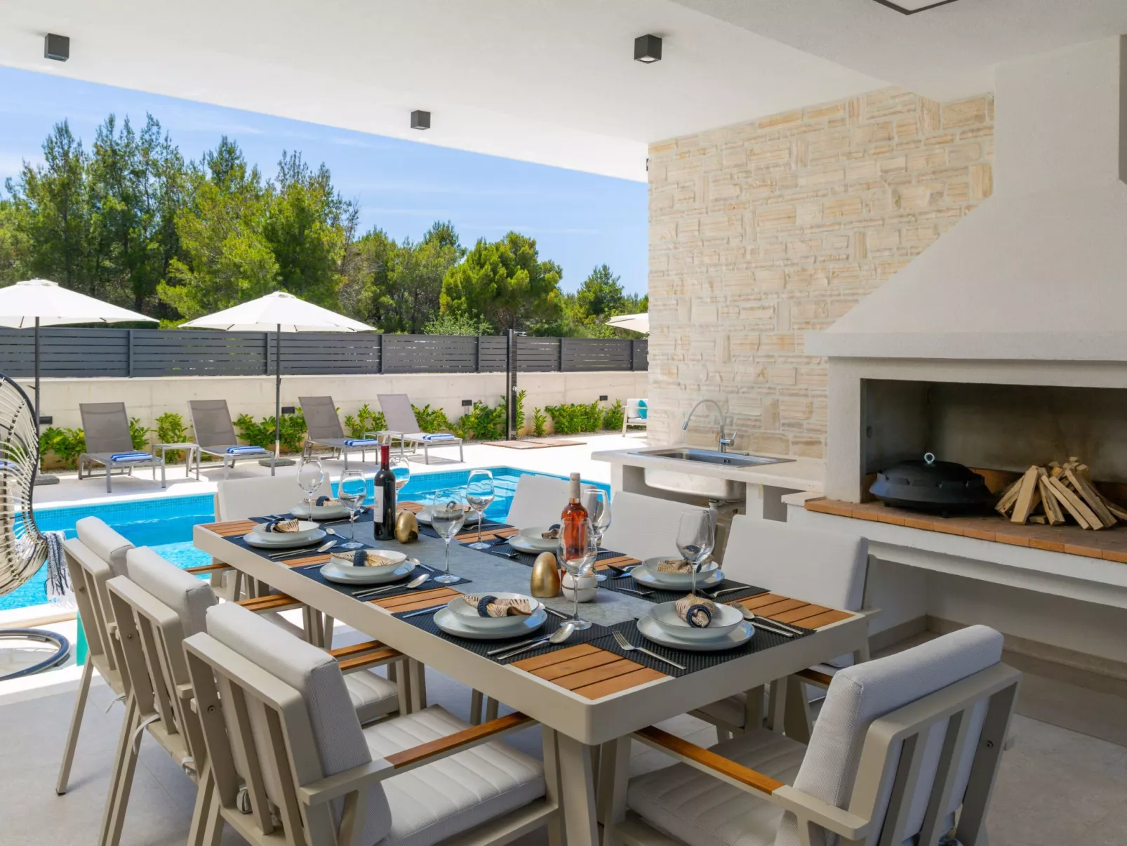 Für 10 Personen in Sria-Outside