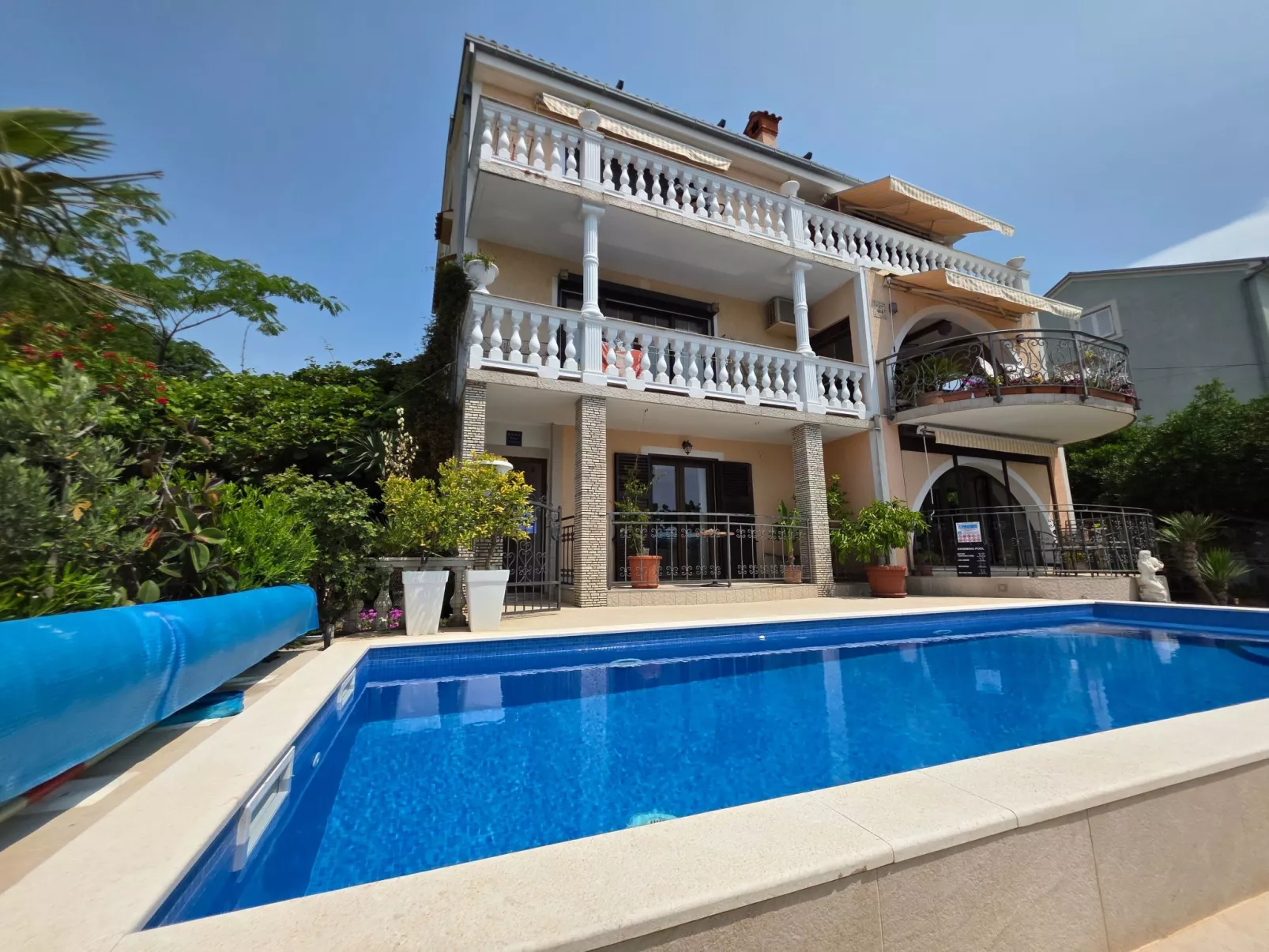 Appartement für 2-3 Personen mit Balkon und Gemeinschaftspool-Draußen