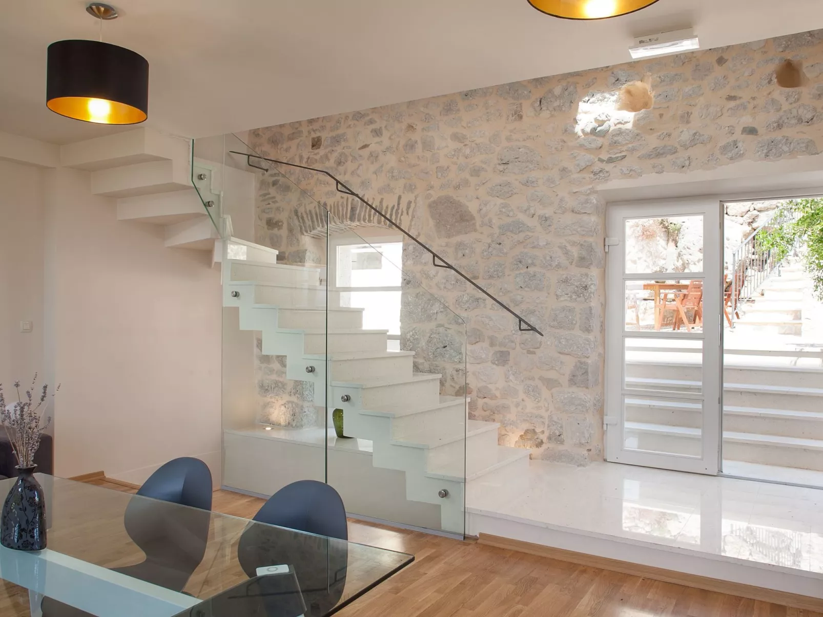 Wunderschöne Steinvilla mit tollem Ausblick-Dedans