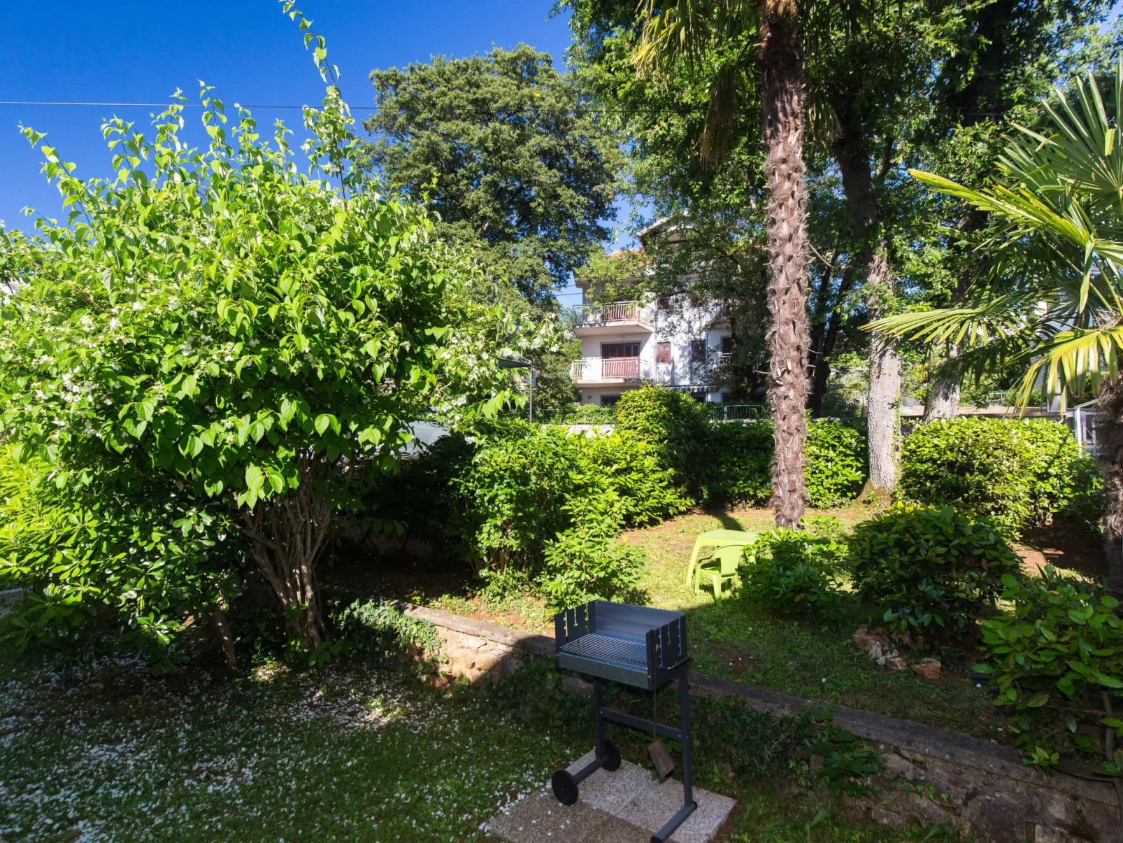 Wohnung "Villa Karmen" direkt am Strand-Draußen