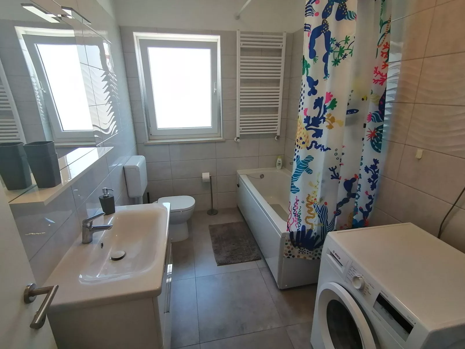 "Dunja", Pula-Dedans