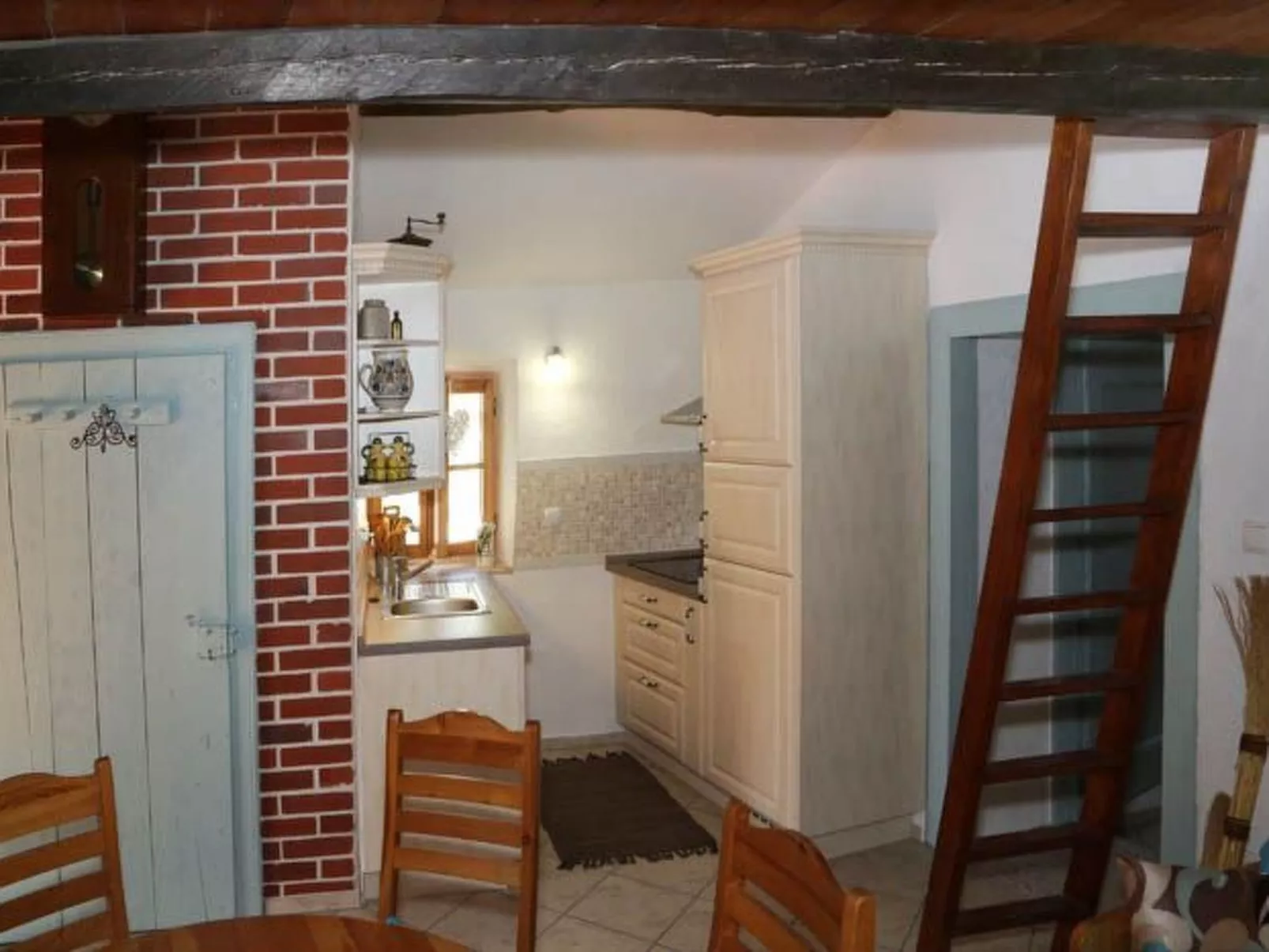 Typisch istrisches Steinhaus mit Grill und Garten-Inside