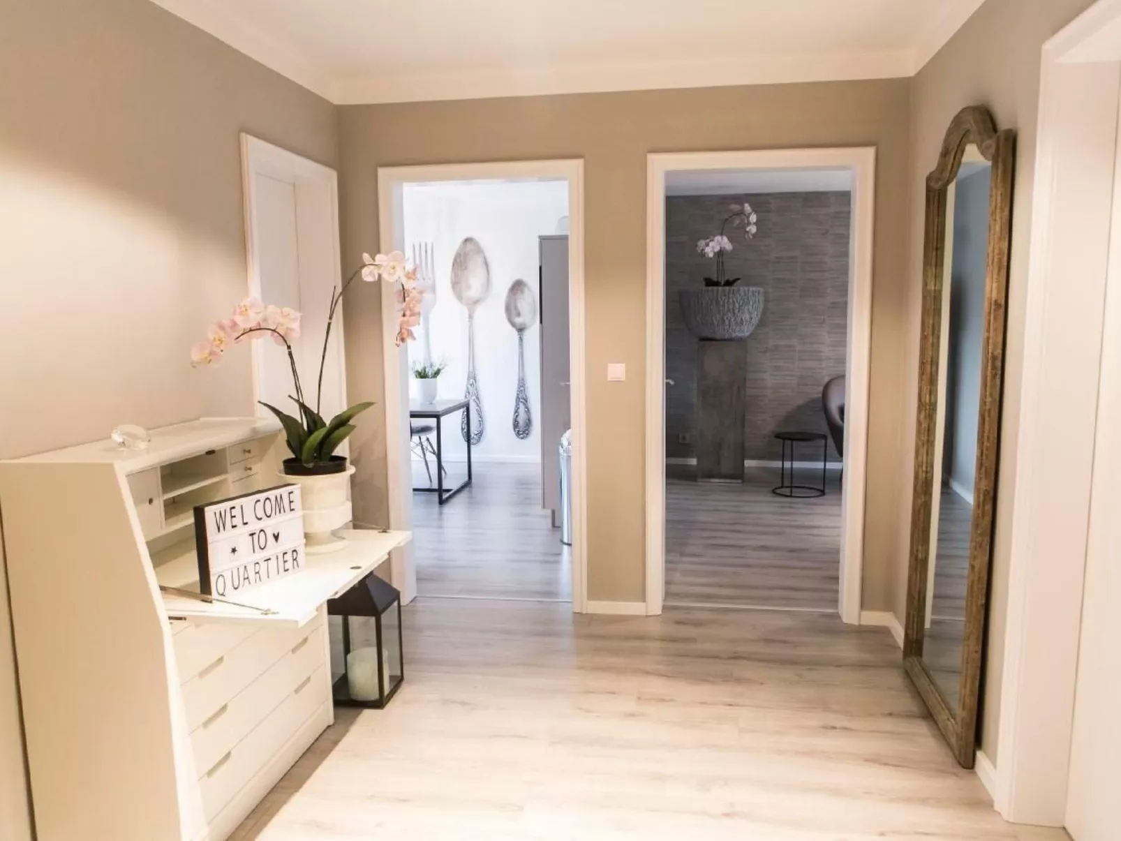 Komfortable Ferienwohnung mit großem Balkon-Drinnen