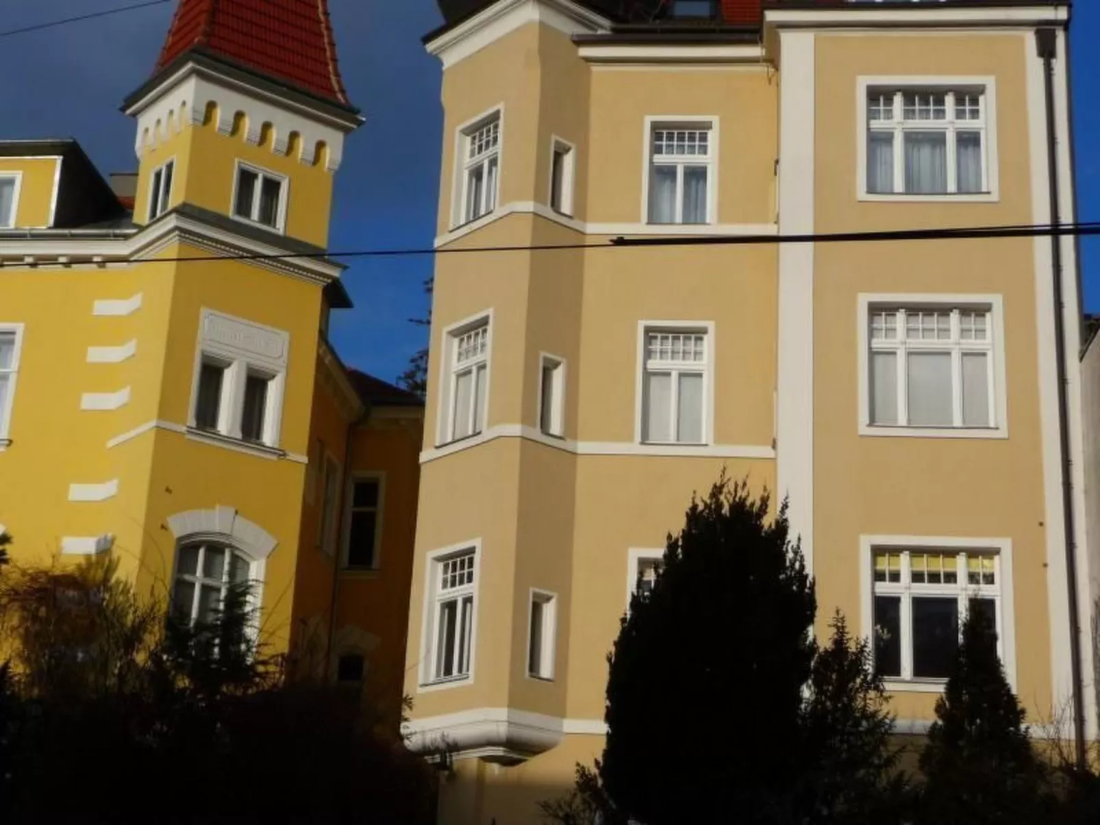 Mit Garagenplatz-Draußen