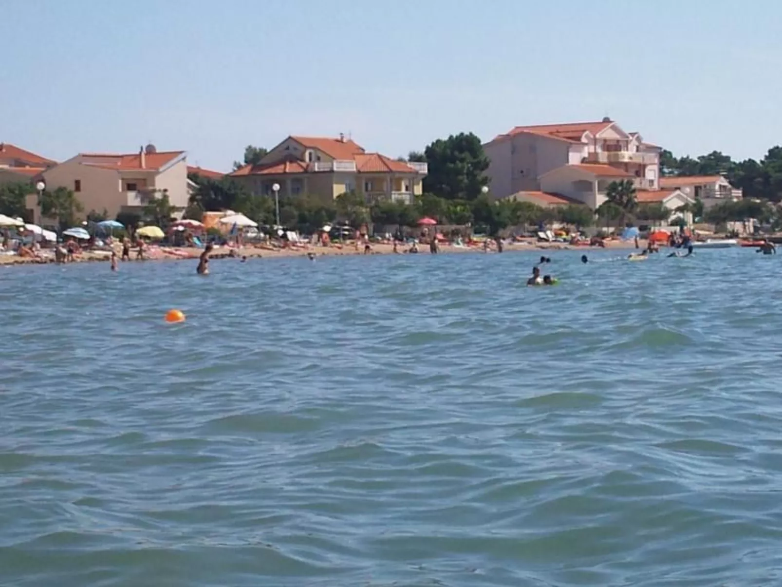 Geräumige Ferienwohnung-Draußen