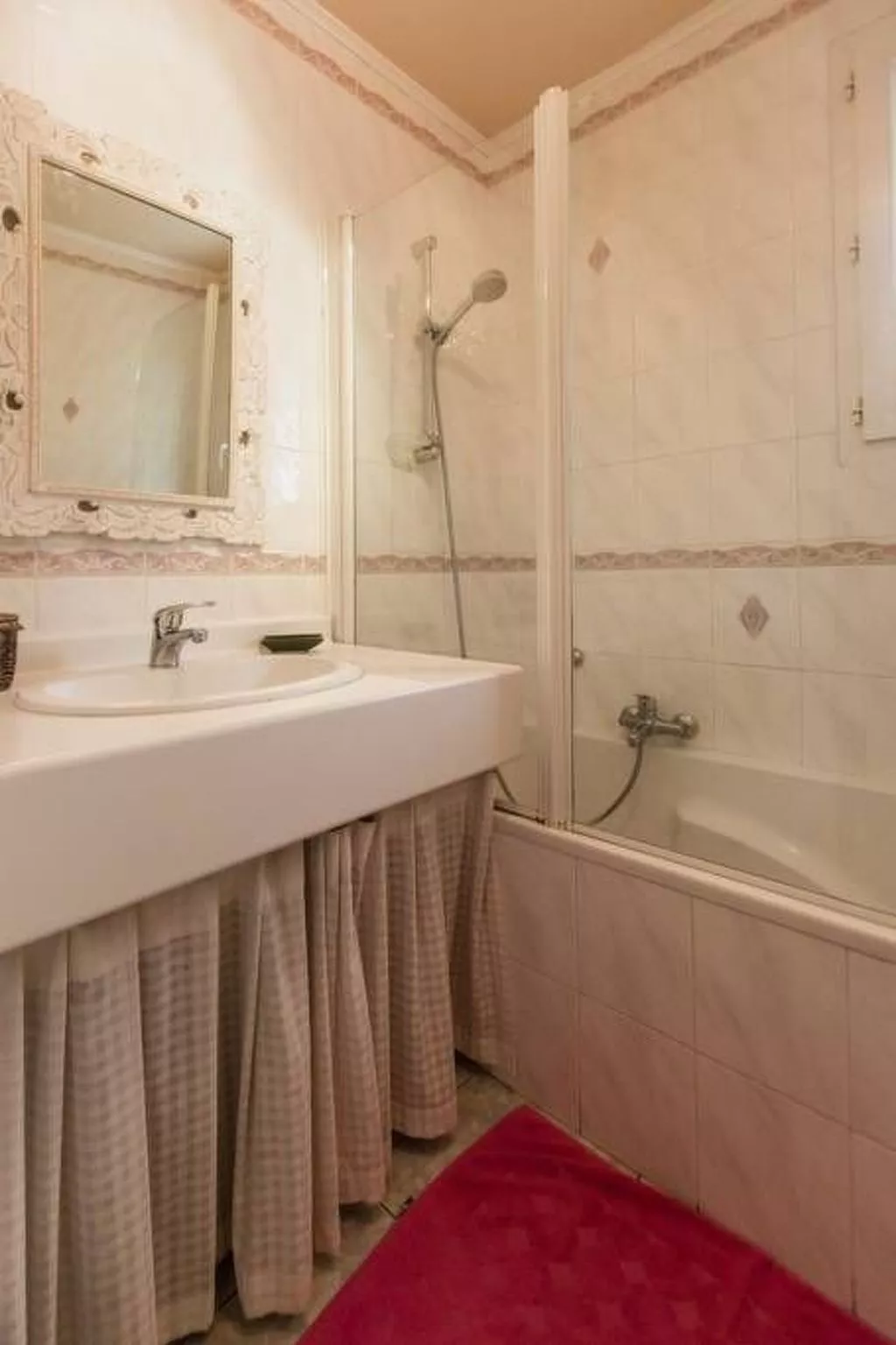 Mit privatem Garten und Terrasse-Dedans