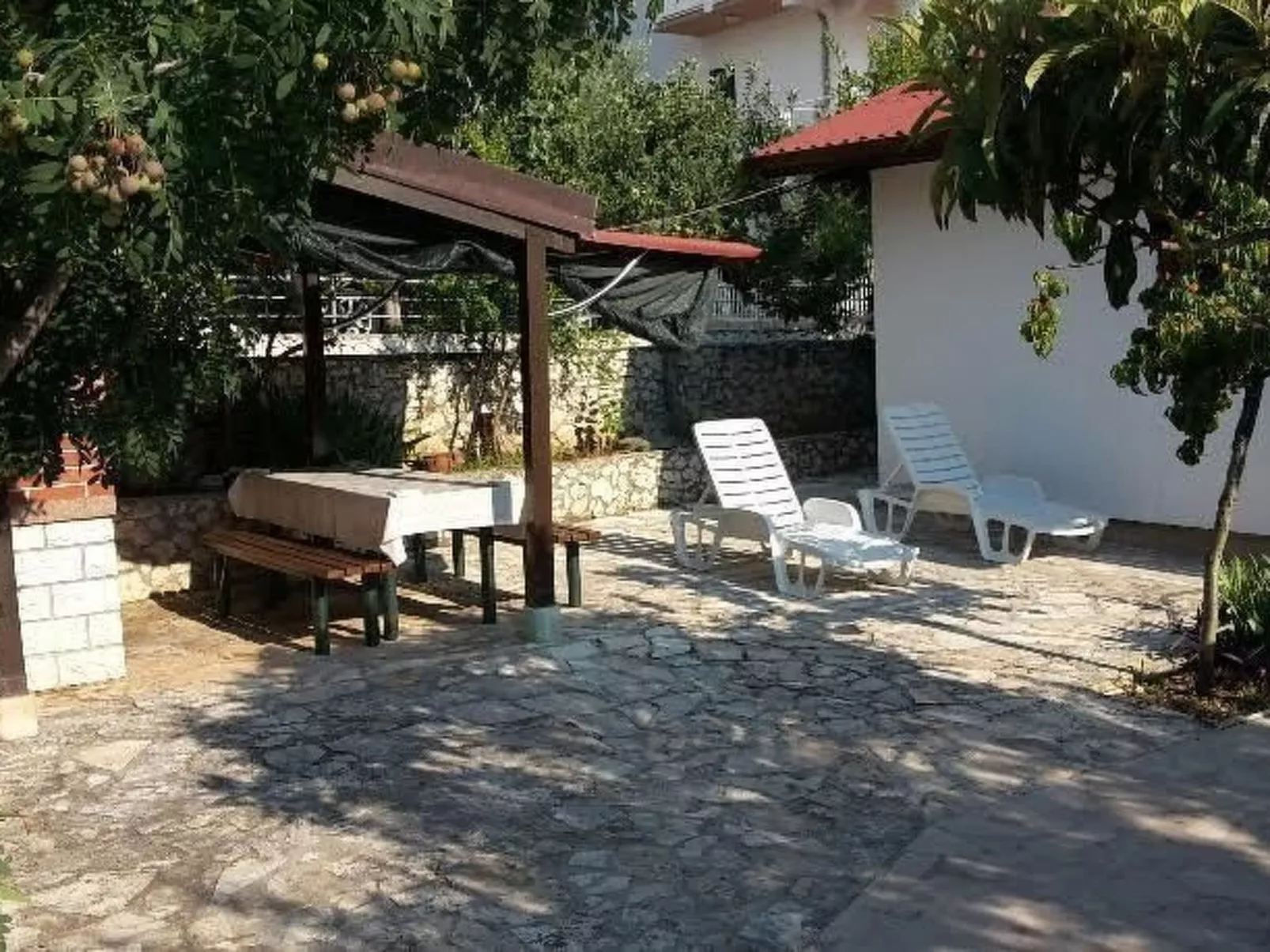 Sunara mit Terrasse und Kinderpool-Outside