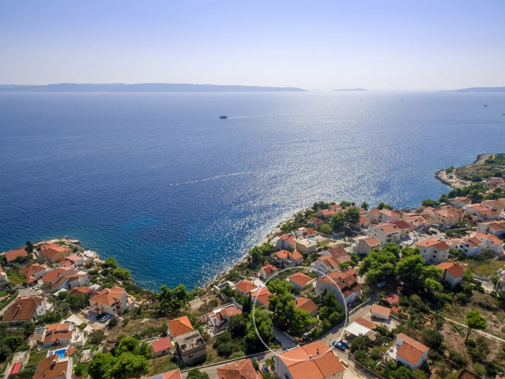 "Barbara" mit Blick auf das Wasser - Draußen