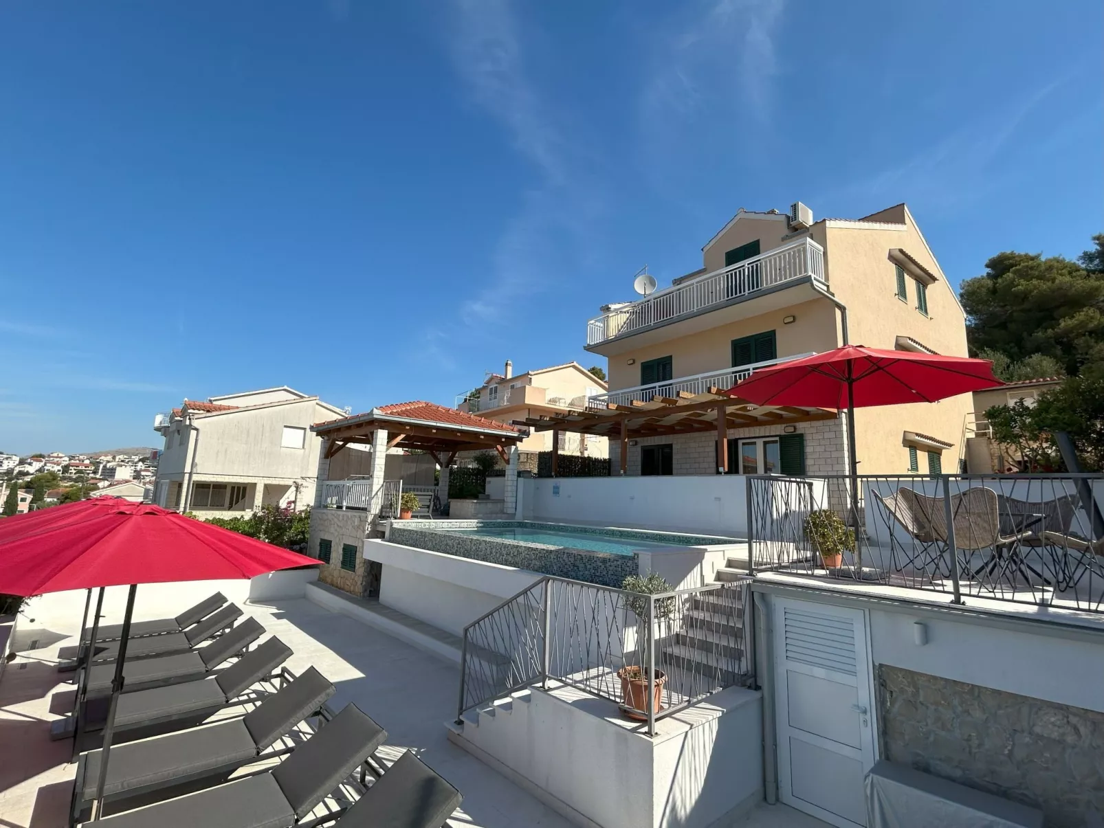 Beheizter Infinity-Pool, Wohnung mit Meerblick3-Outside