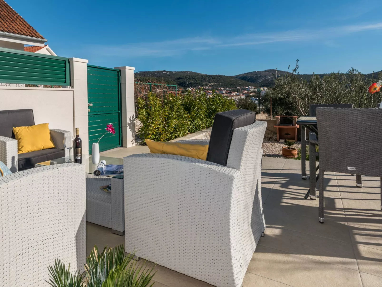 Modernes Ferienhaus mit Terrasse und Meerblick-Drinnen