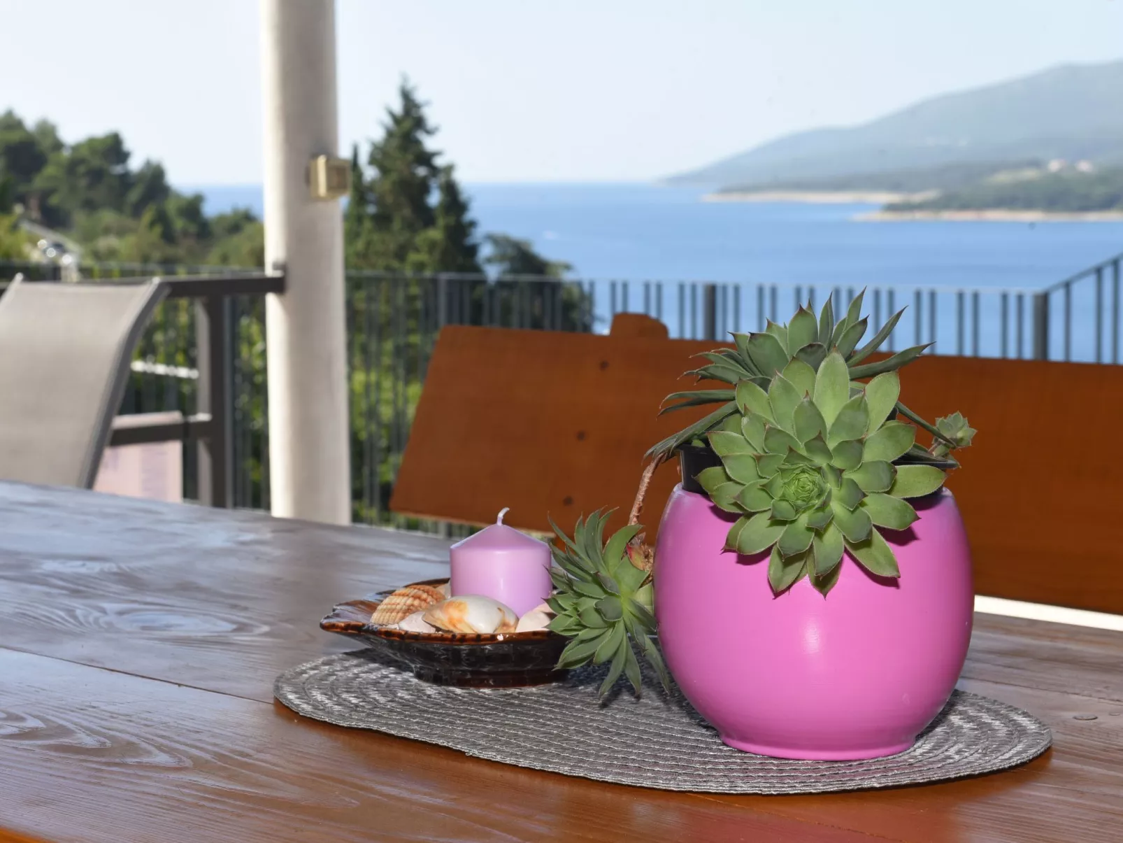 'Villa Ivisa' mit eigenem Pool-Outside